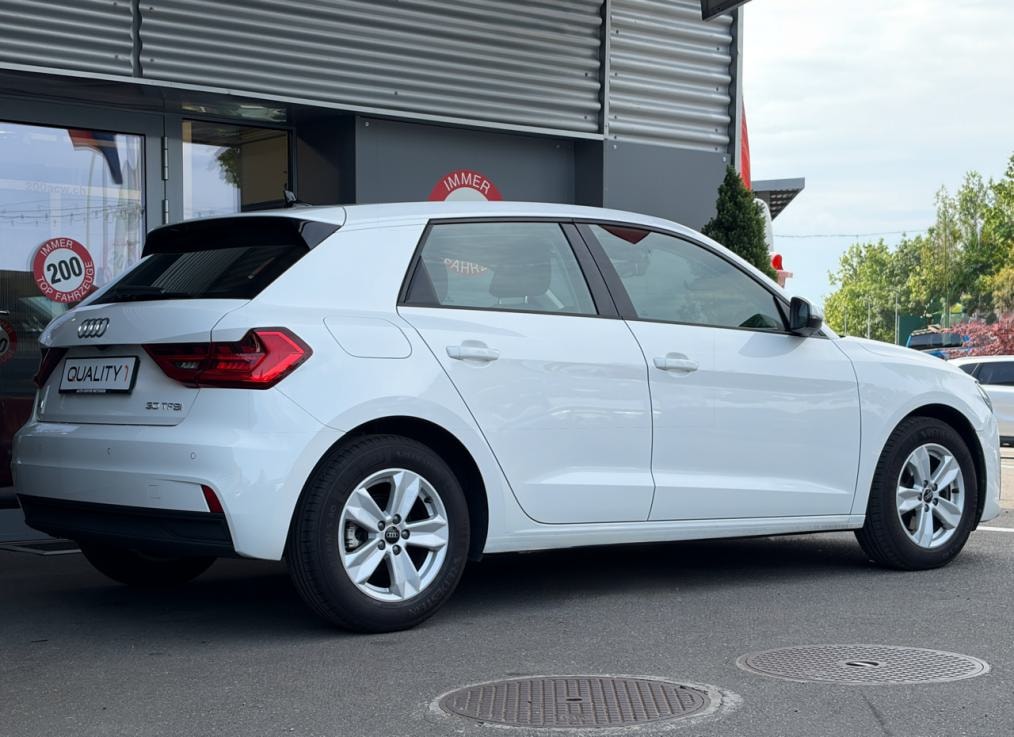 AUDI A1 Sportback 30 TFSI Attraction S-tronic-image-2