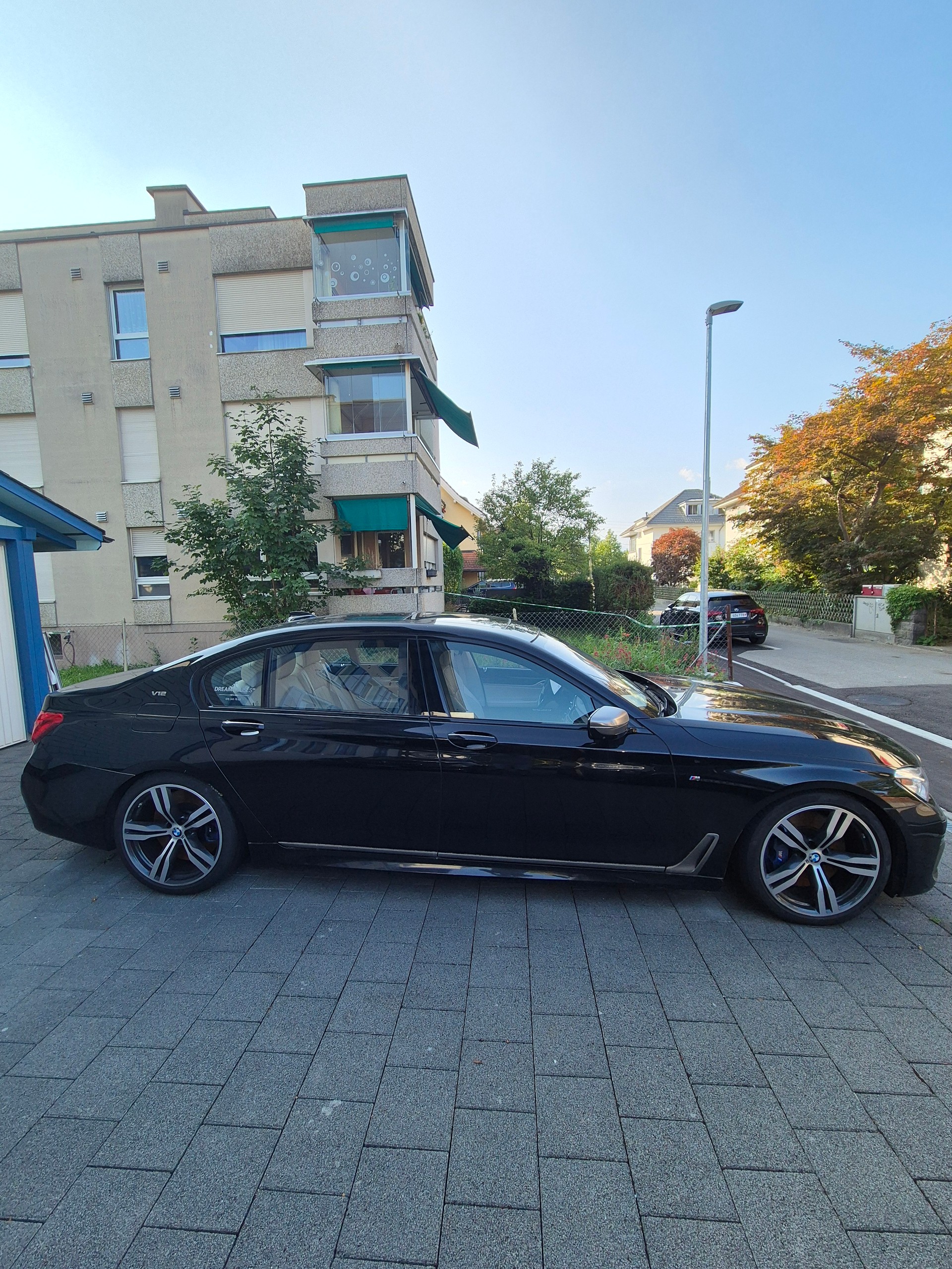 BMW M760Li xDrive SAG-image-1