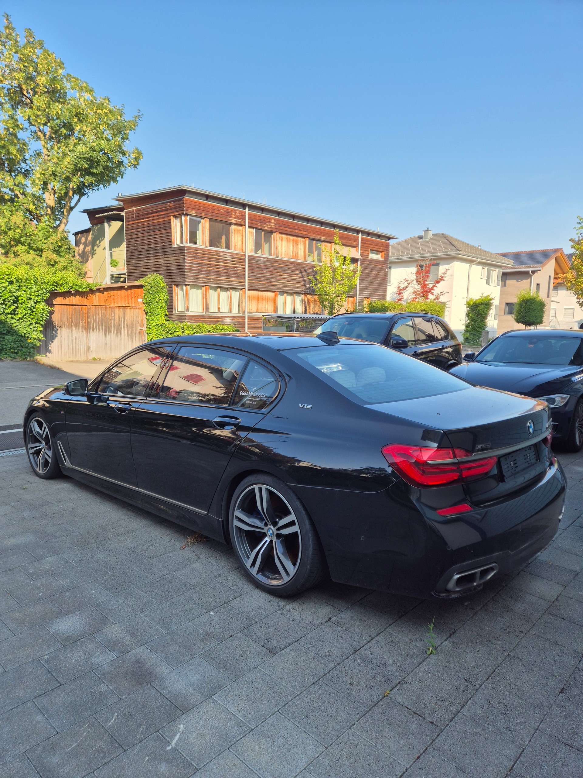 BMW M760Li xDrive SAG-image-2
