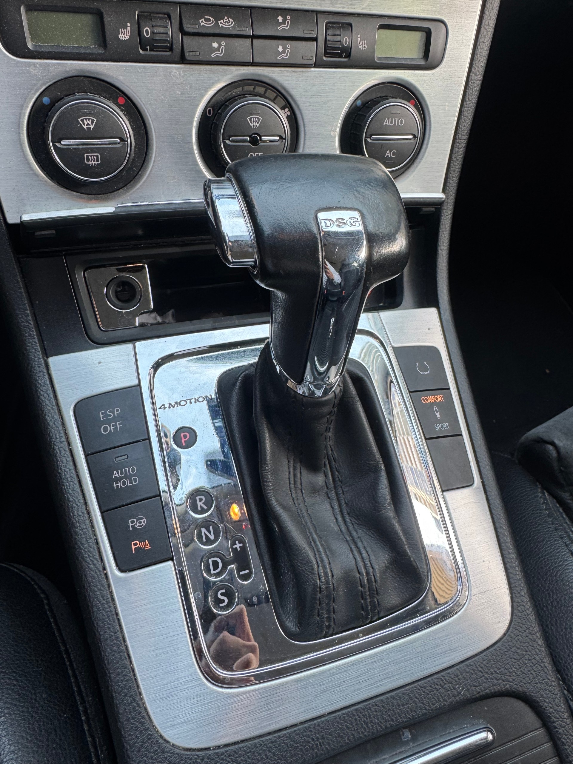 VW Passat Variant 3.2 V6 FSI Highline 4Motion-image-10
