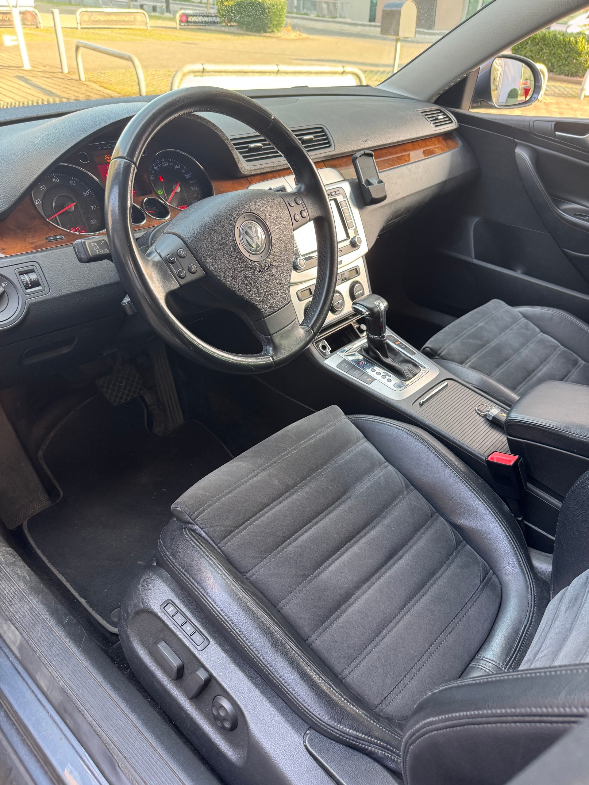 VW Passat Variant 3.2 V6 FSI Highline 4Motion-image-4