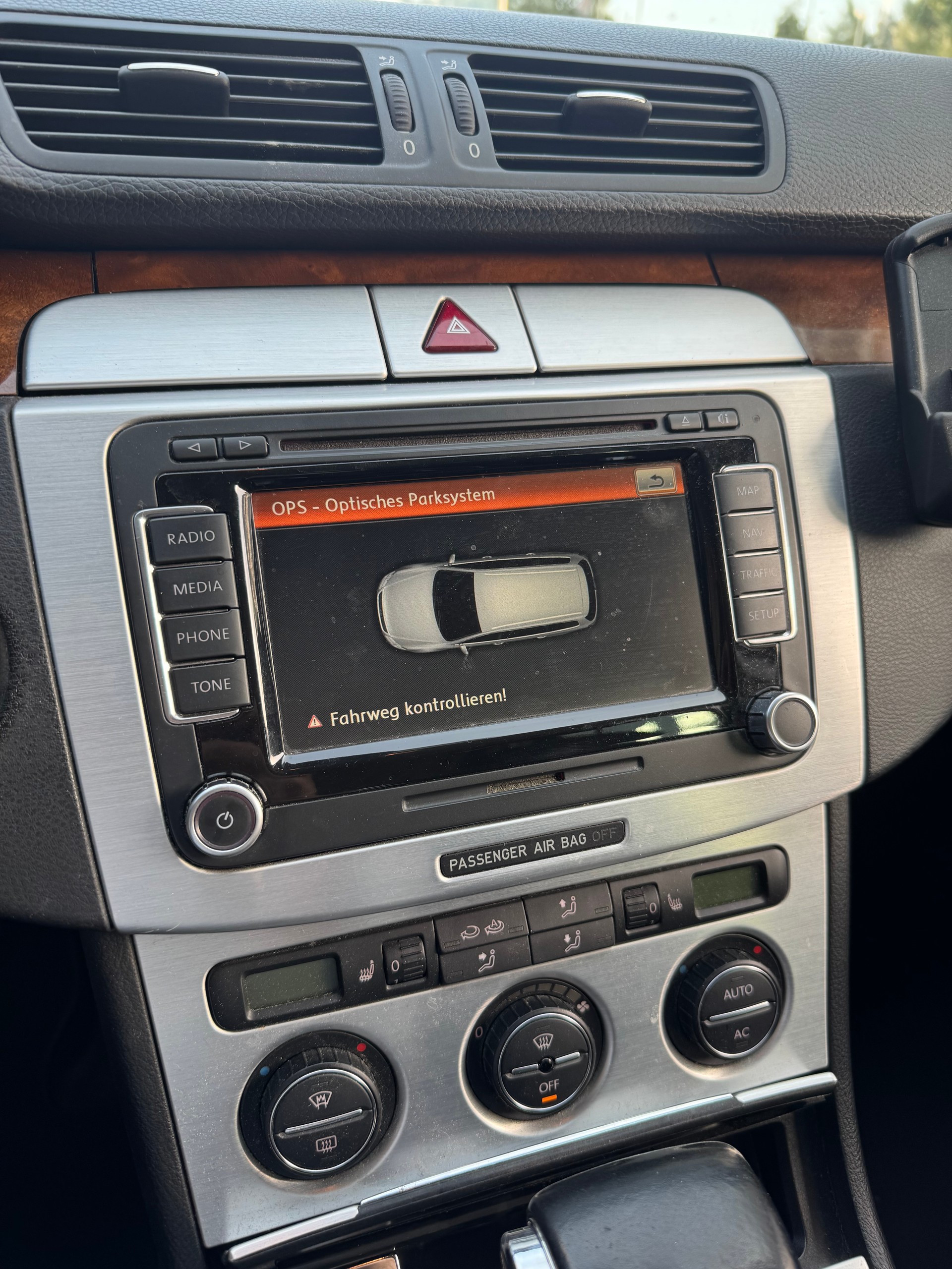 VW Passat Variant 3.2 V6 FSI Highline 4Motion-image-12