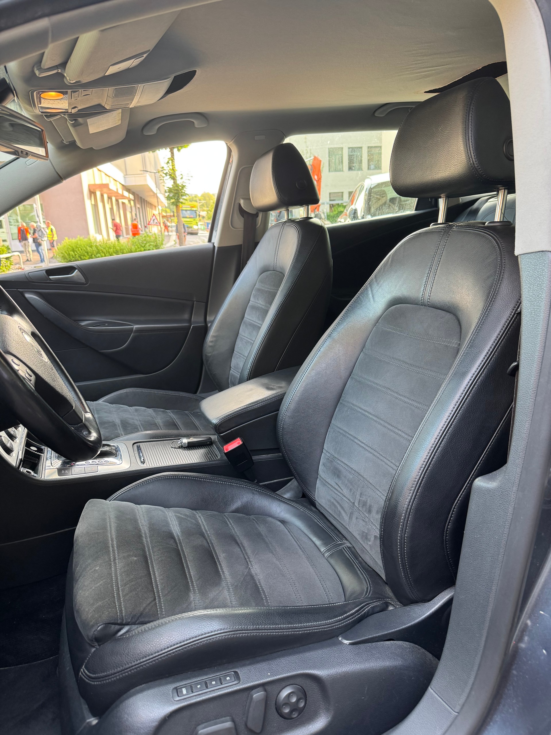 VW Passat Variant 3.2 V6 FSI Highline 4Motion-image-8