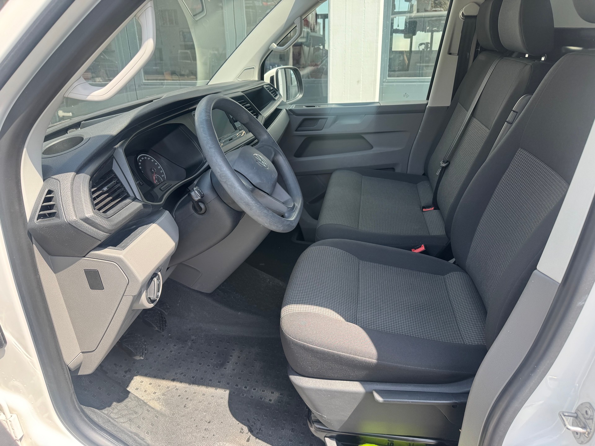 VW T6.1 2.0 TDI Entry-image-8