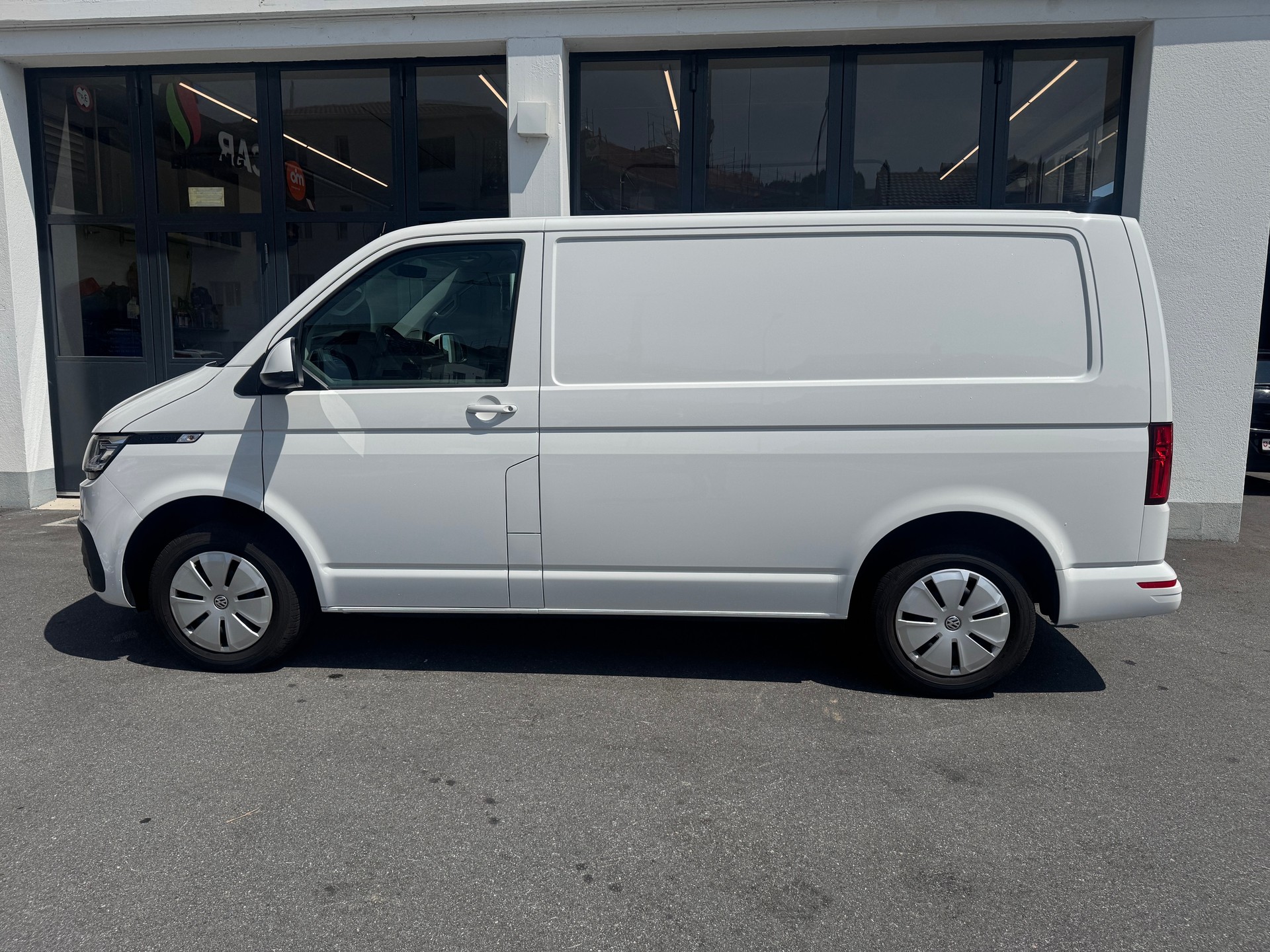 VW T6.1 2.0 TDI Entry-image-6