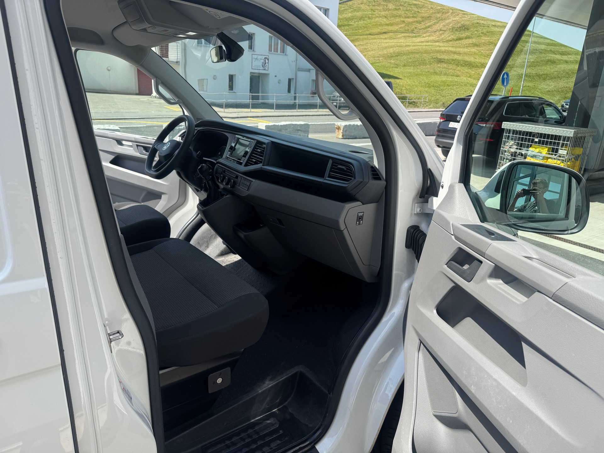 VW T6.1 2.0 TDI Entry-image-10