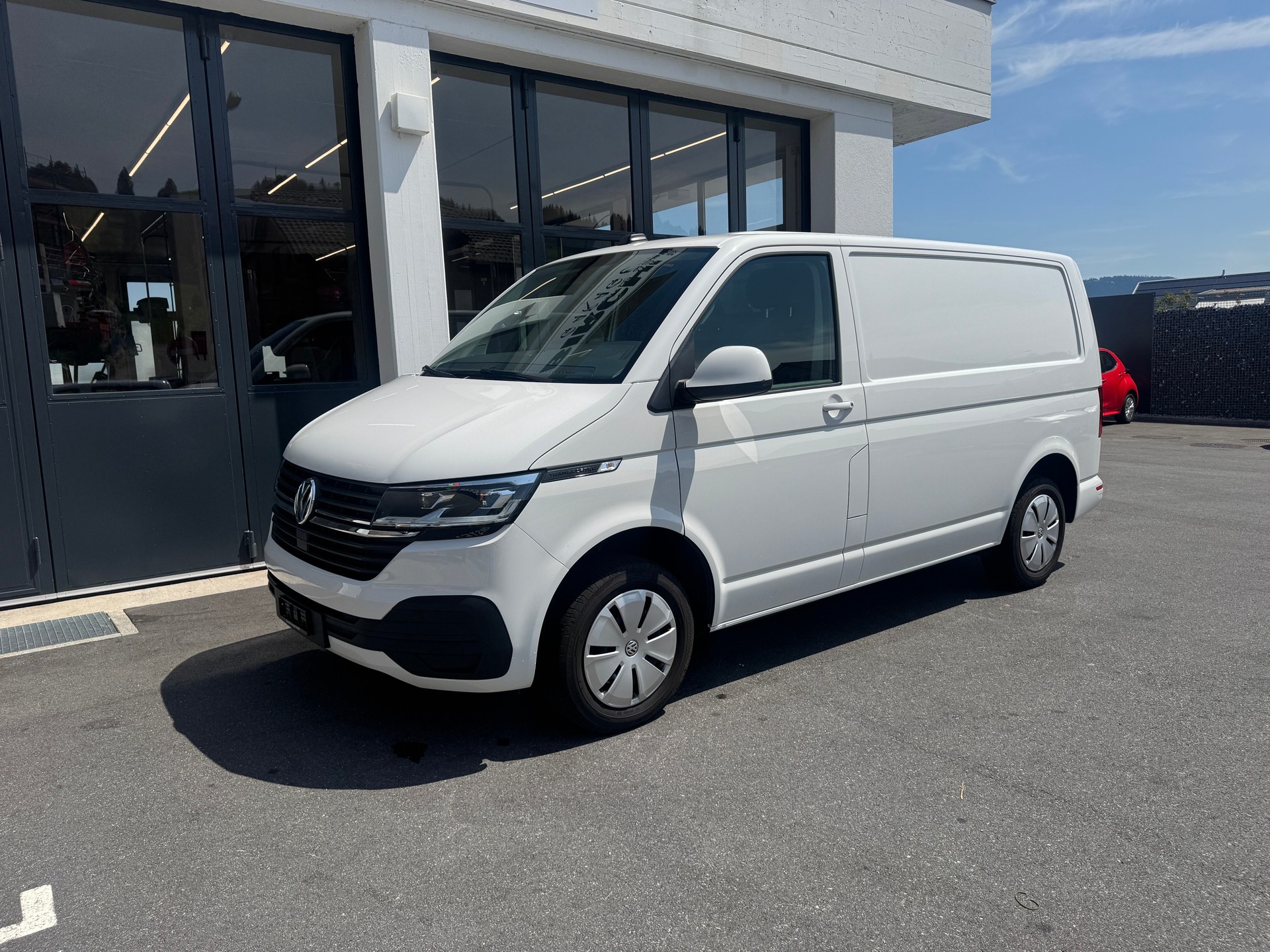 VW T6.1 2.0 TDI Entry-image-0