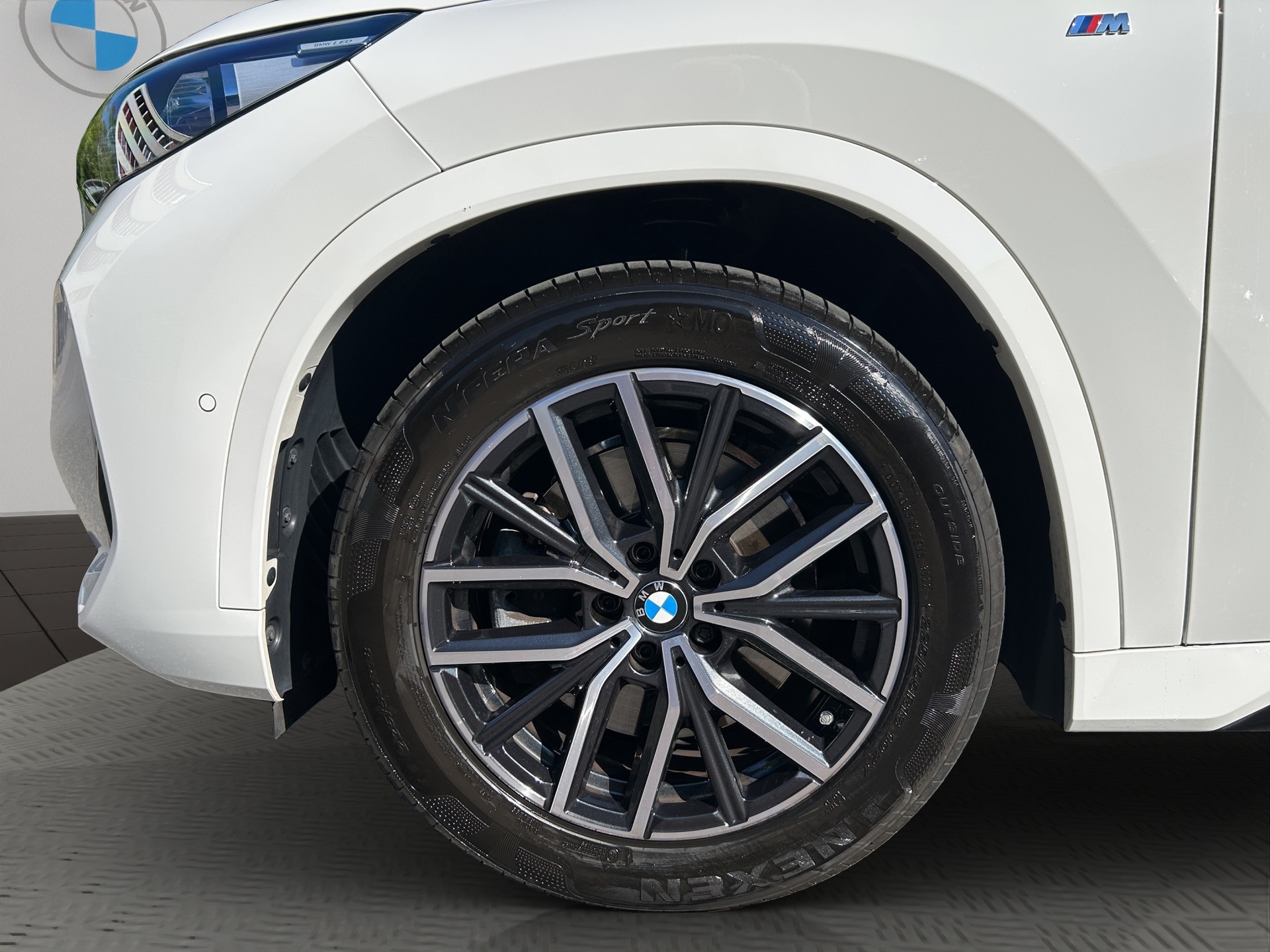 BMW X1 xDrive 23i 48V M Sport-image-8