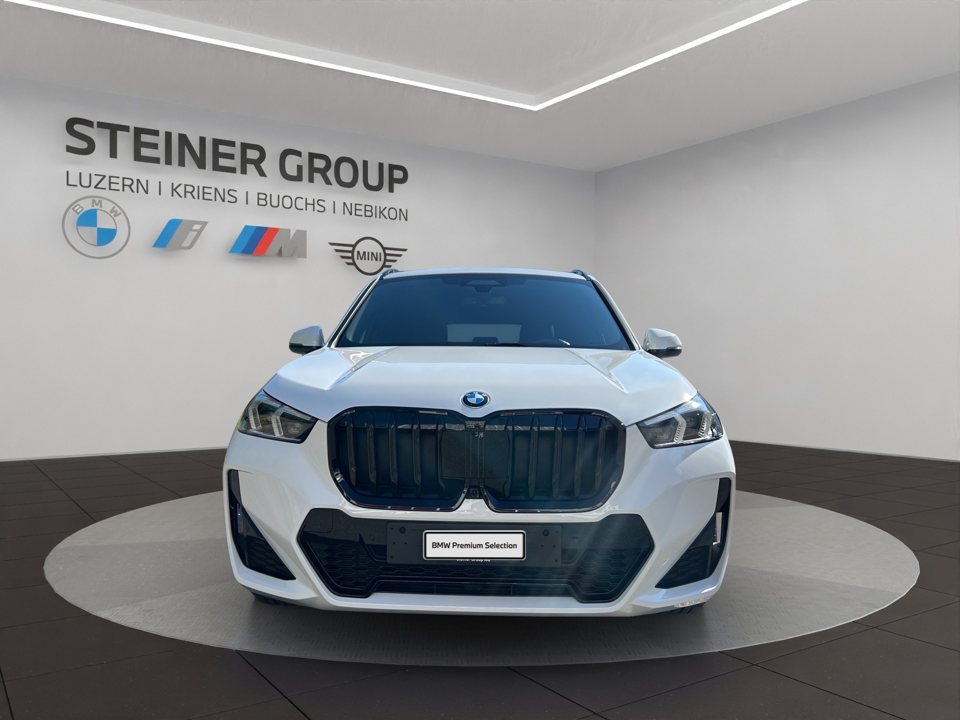 BMW X1 xDrive 23i 48V M Sport-showroom-element-1