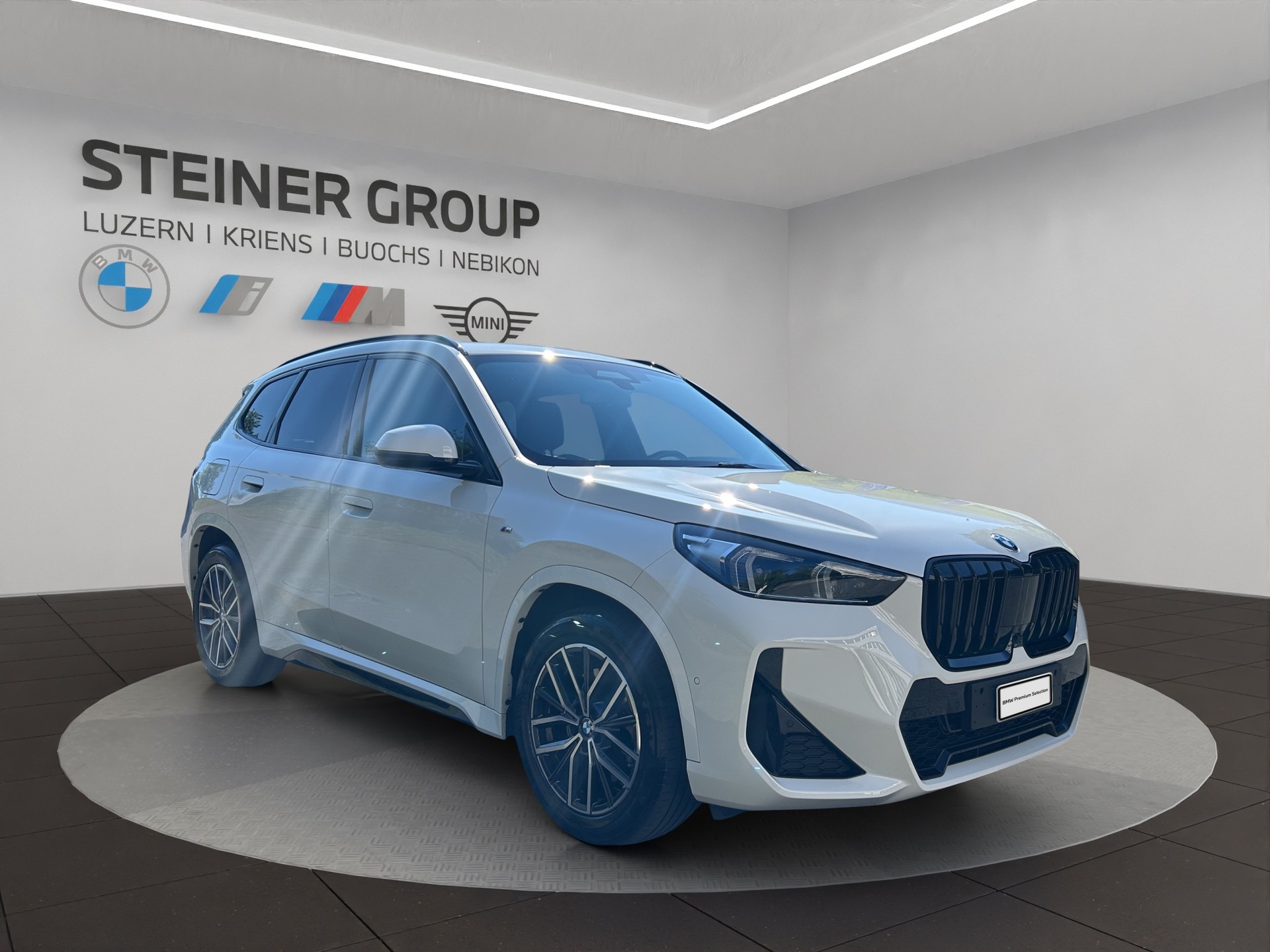 BMW X1 xDrive 23i 48V M Sport-showroom-element-2