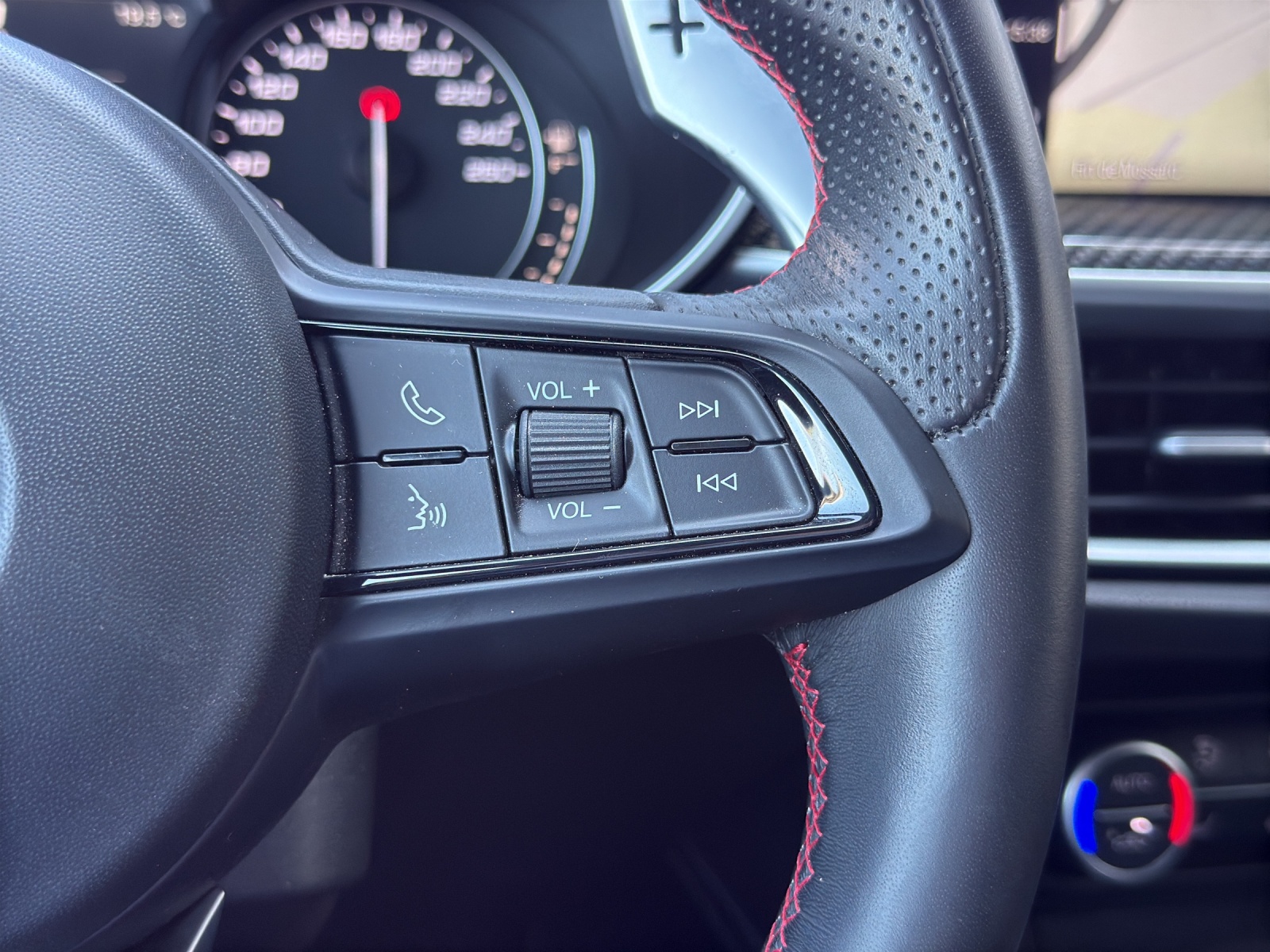 ALFA ROMEO Stelvio 2.0 Veloce TI Q4 Automatic-image-25