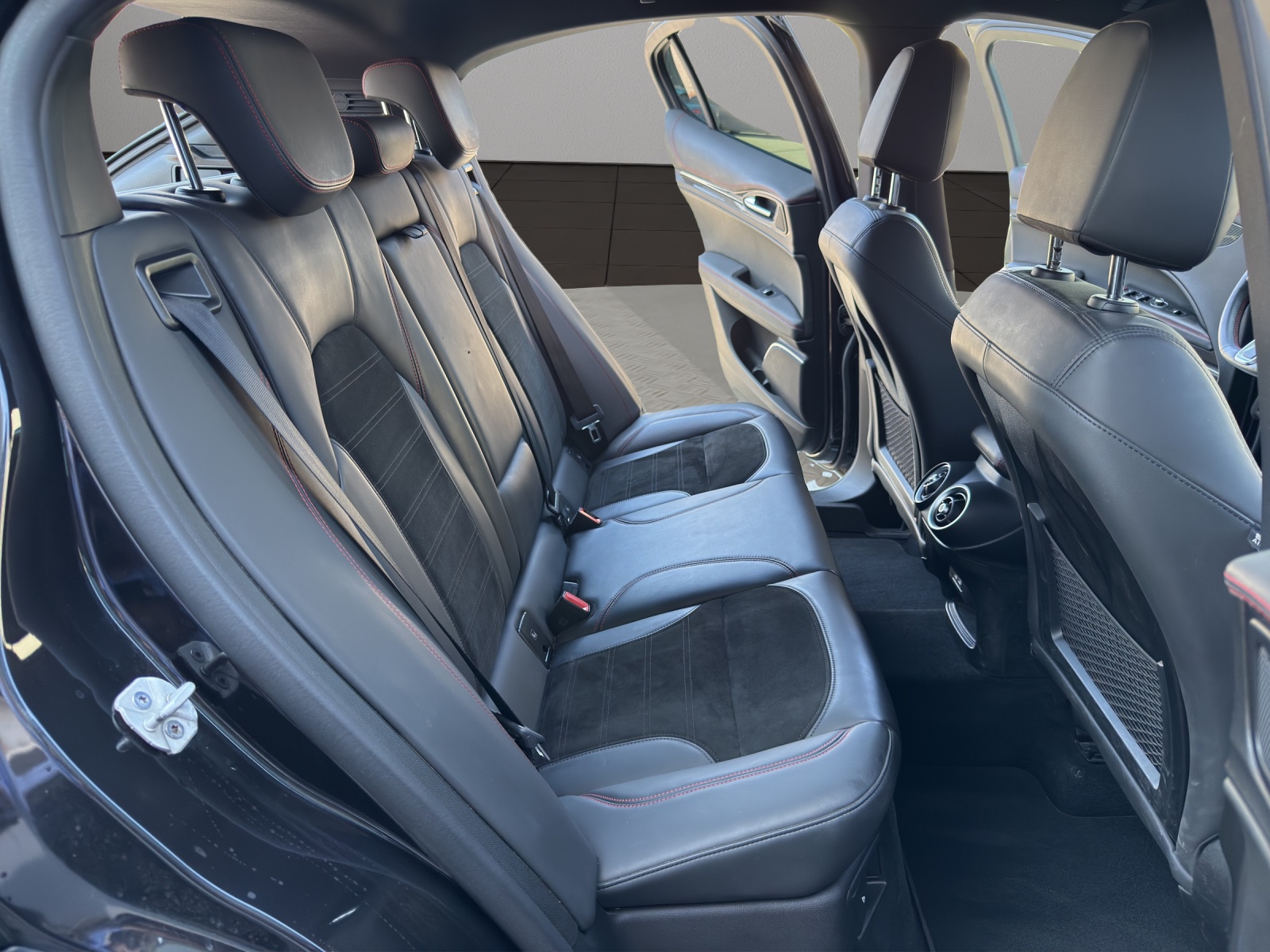 ALFA ROMEO Stelvio 2.0 Veloce TI Q4 Automatic-image-17