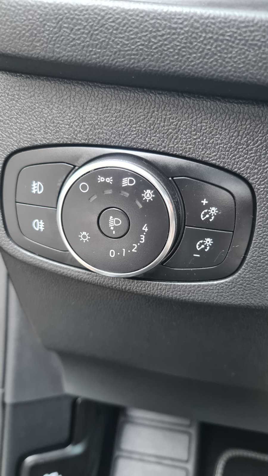 FORD Focus 1.0 MHEV Titanium X Automat-image-10