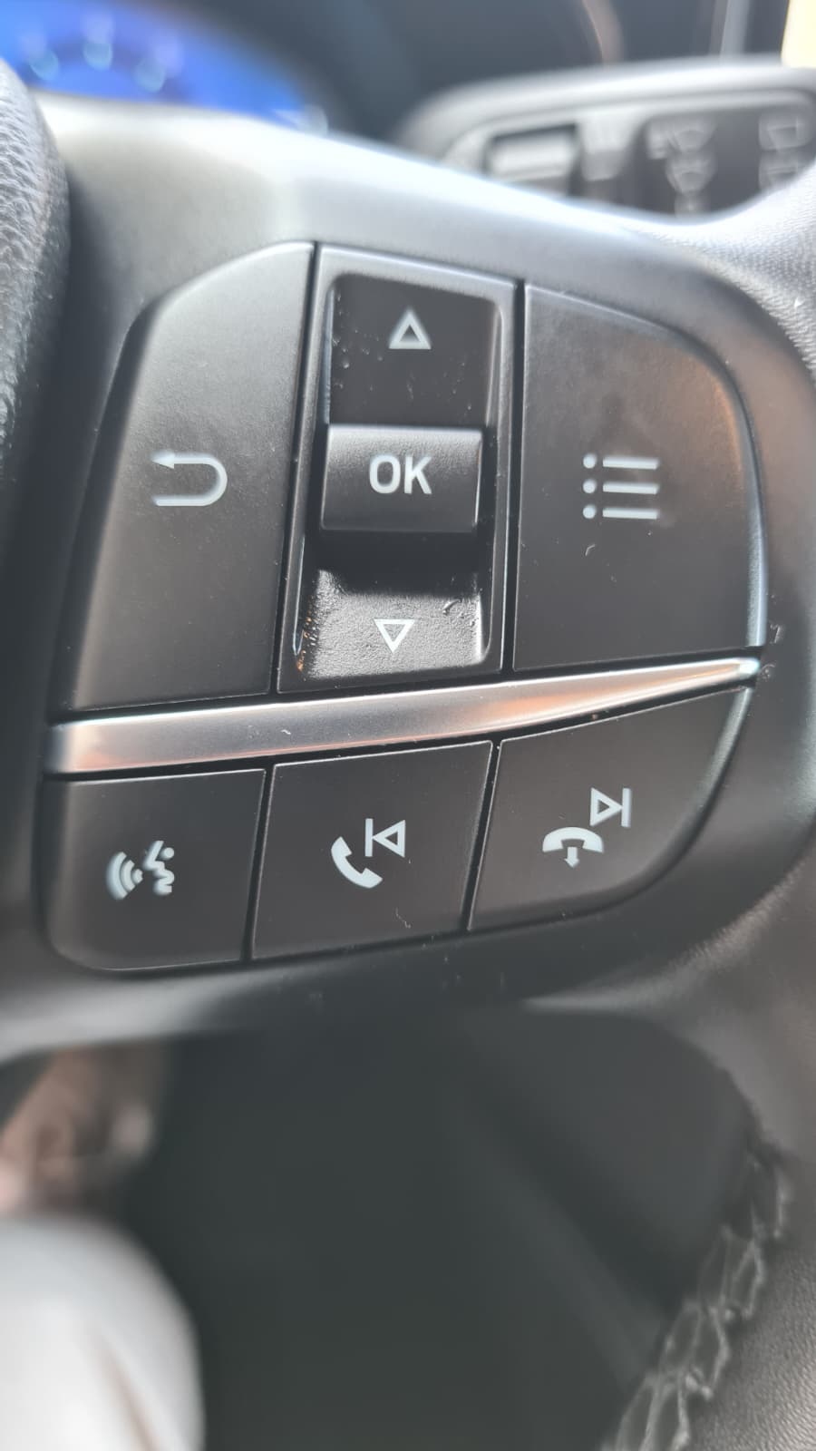 FORD Focus 1.0 MHEV Titanium X Automat-image-12
