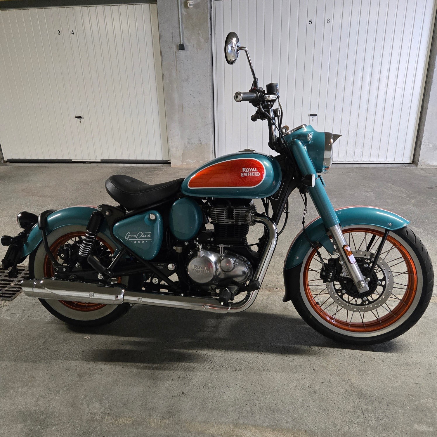 ROYAL ENFIELD Classic 350 Goan Limited-image-10