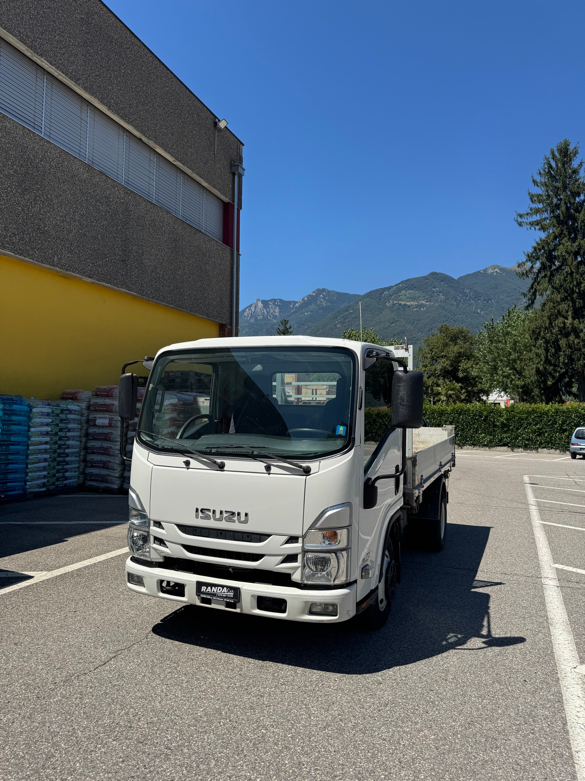ISUZU NLR88-image-0
