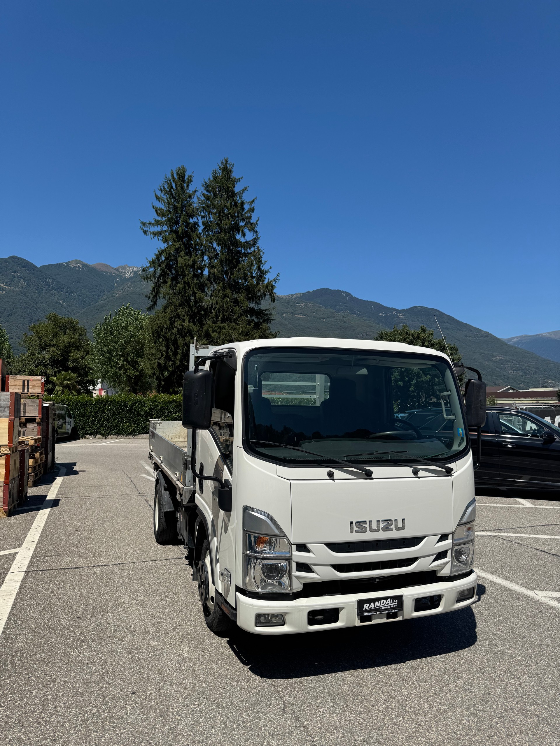 ISUZU NLR88-image-1