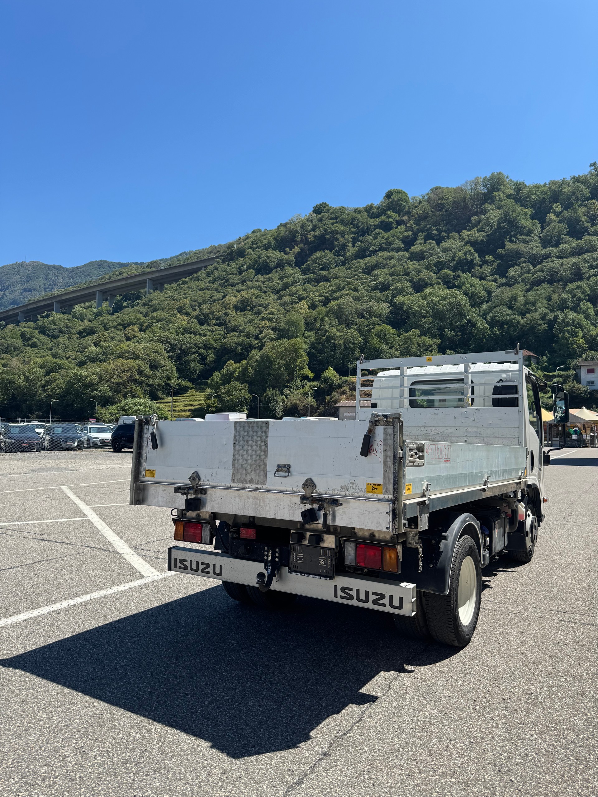 ISUZU NLR88-image-2