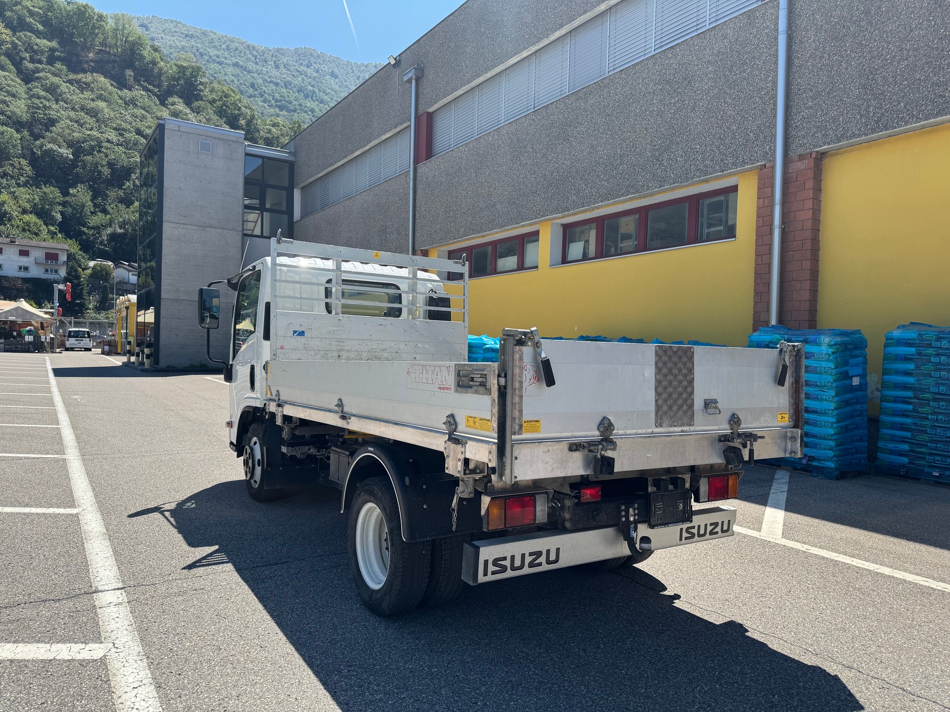 ISUZU NLR88-image-3