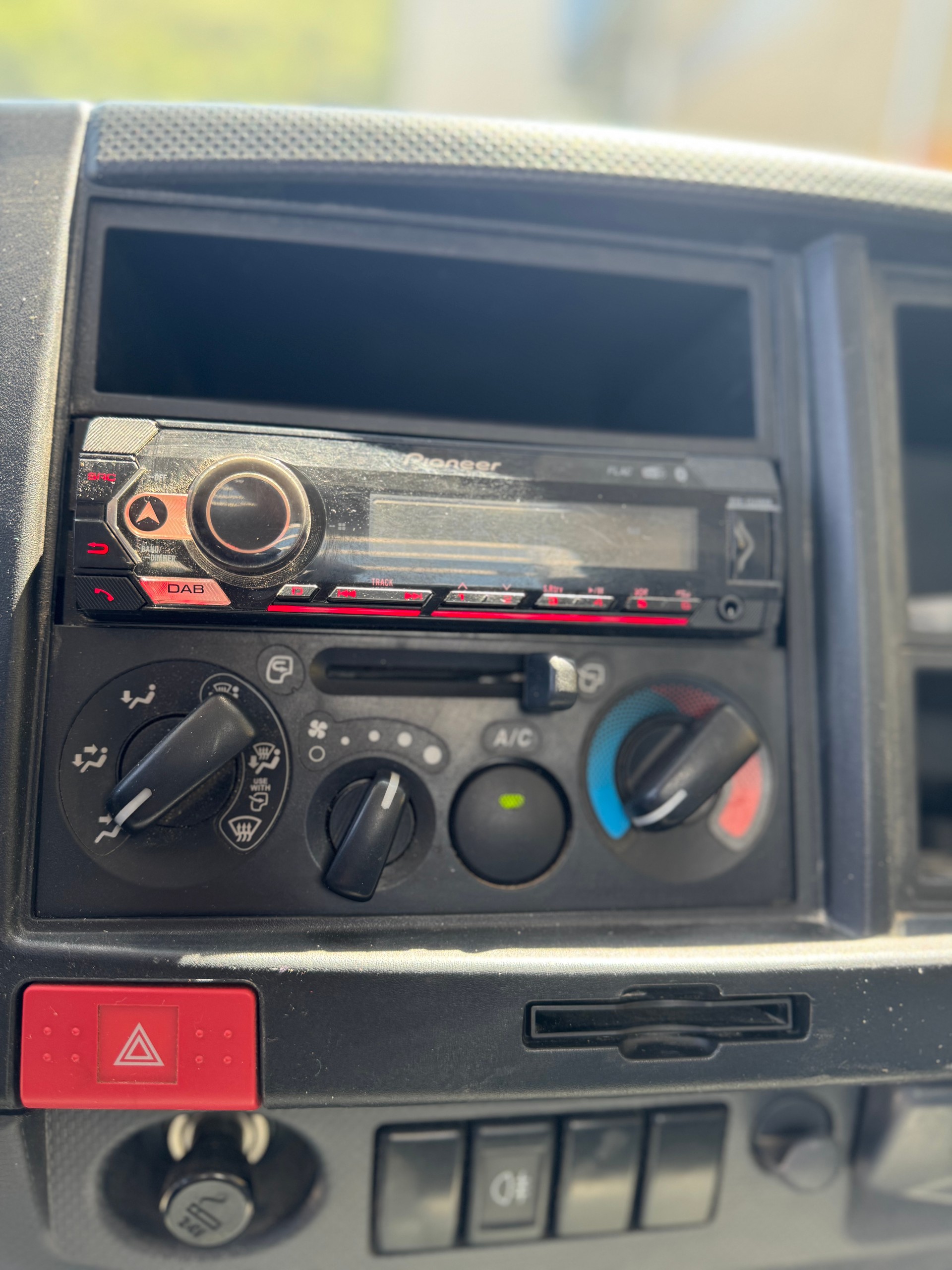 ISUZU NLR88-image-5