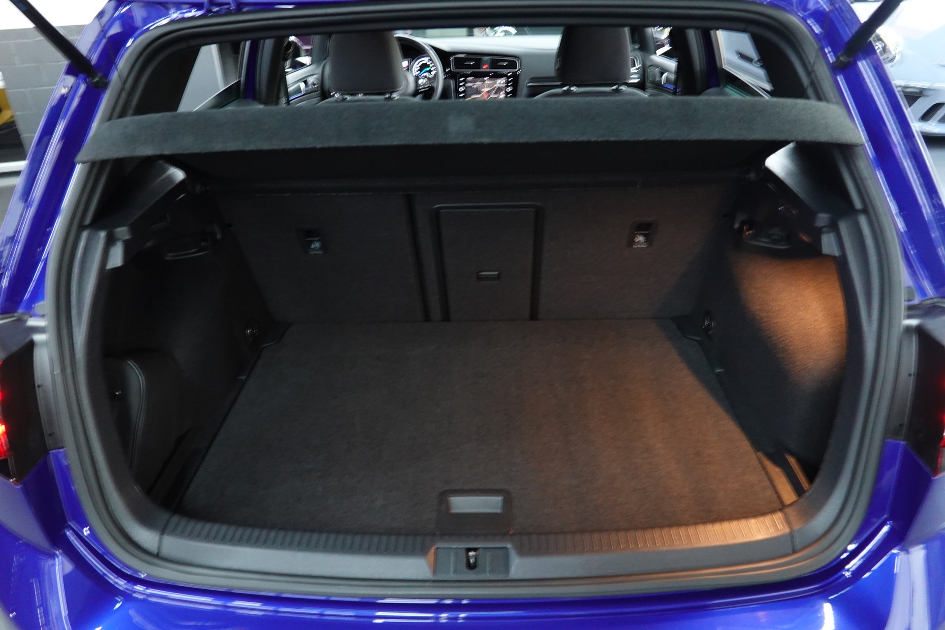 VW GOLF 2.0 TSI R 4MOTION DSG 301 PS BLAU MET.-image-32