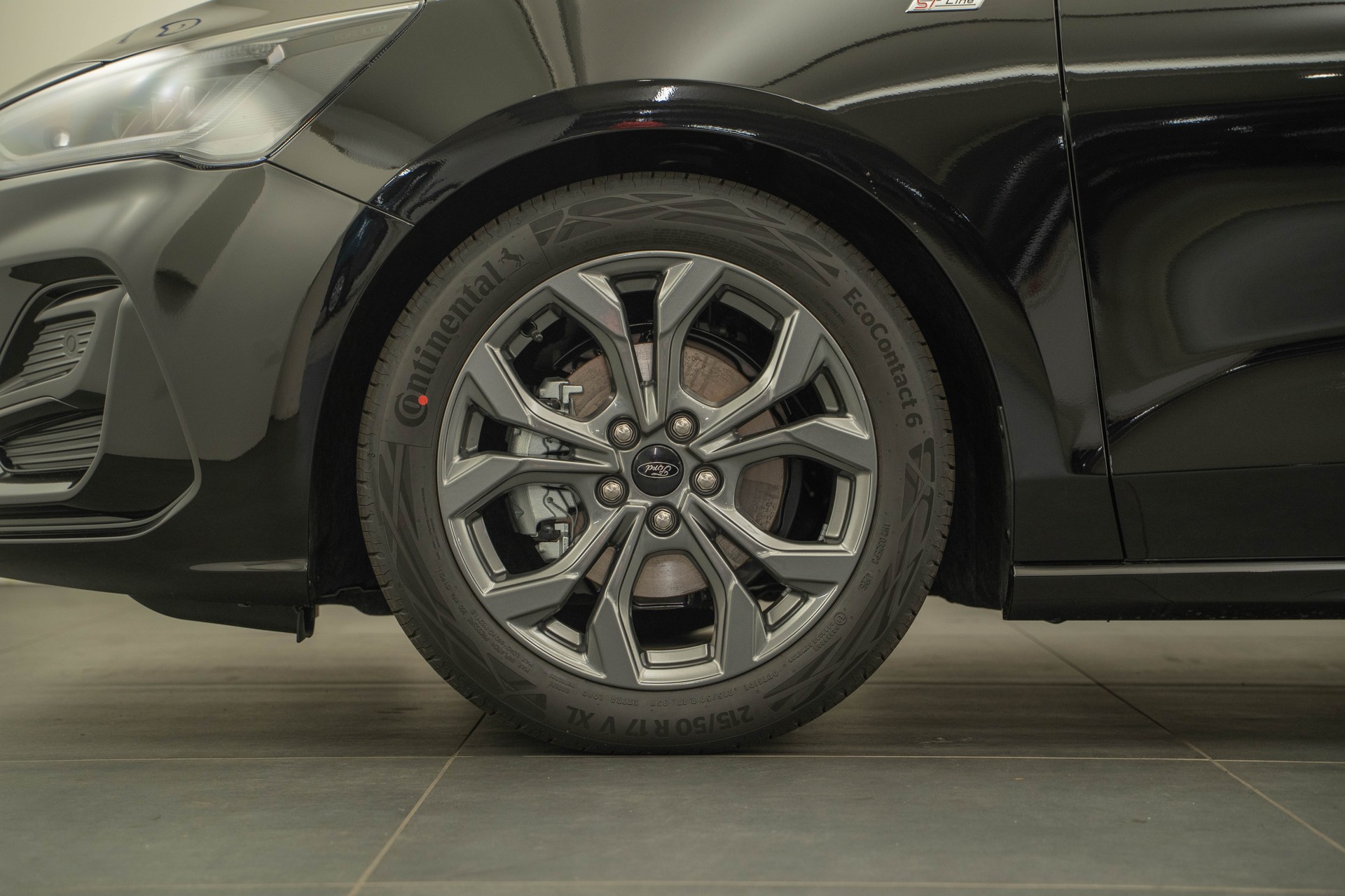 FORD Focus Station Wagon 1.0i EcoB Hybrid 155 ST-Line-image-14
