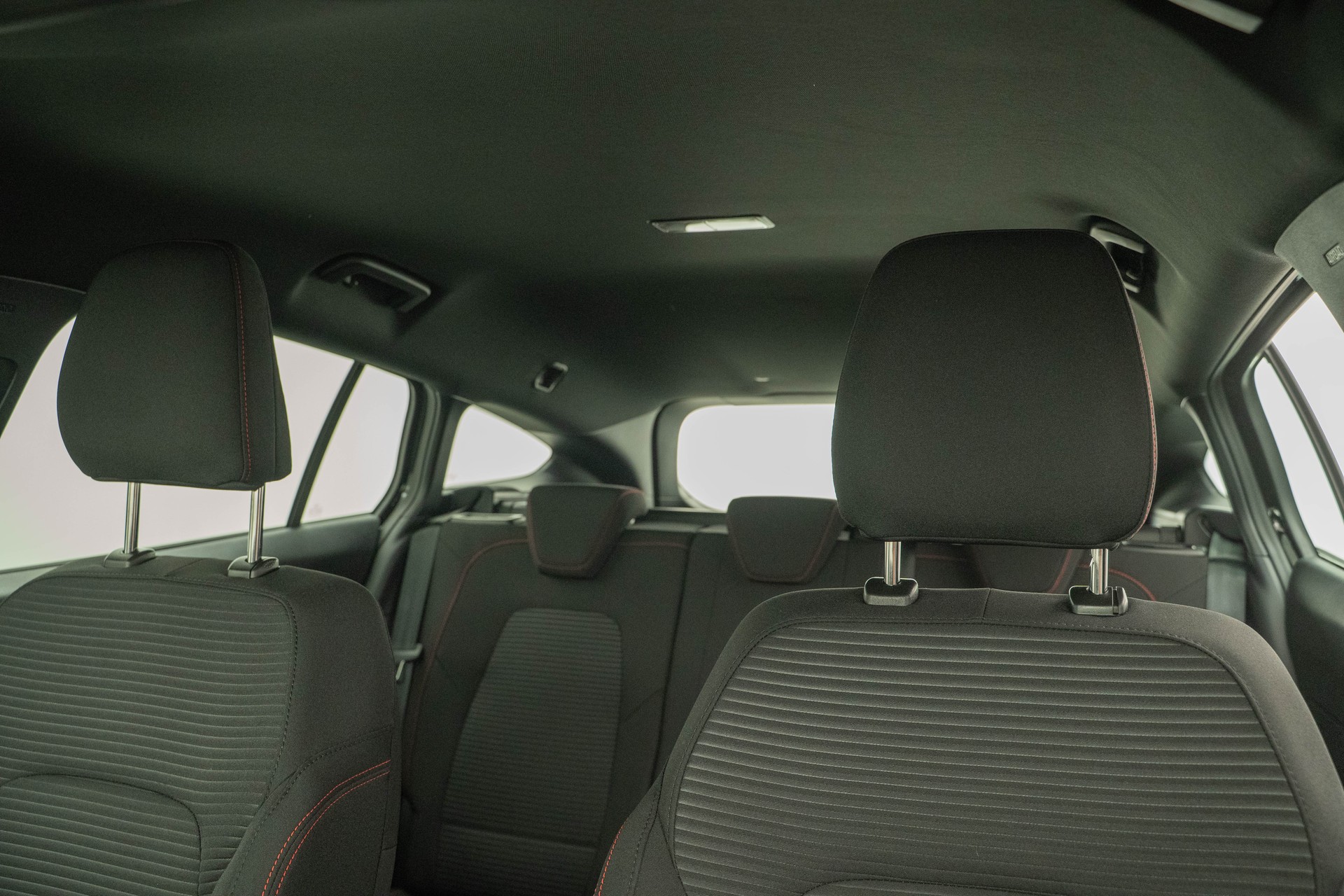 FORD Focus Station Wagon 1.0i EcoB Hybrid 155 ST-Line-image-9