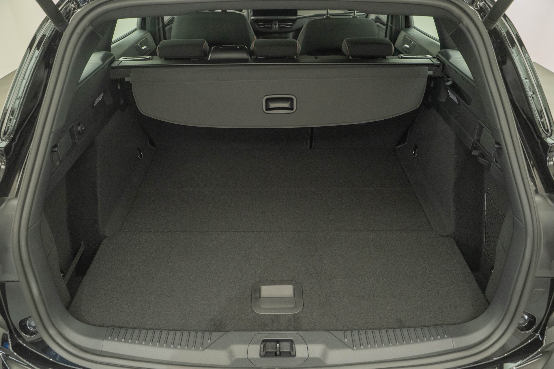 FORD Focus Station Wagon 1.0i EcoB Hybrid 155 ST-Line-image-4