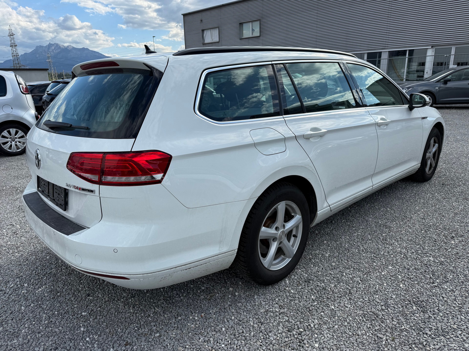 VW Passat Variant 2.0 TDI BMT Family DSG 4Motion-image-4