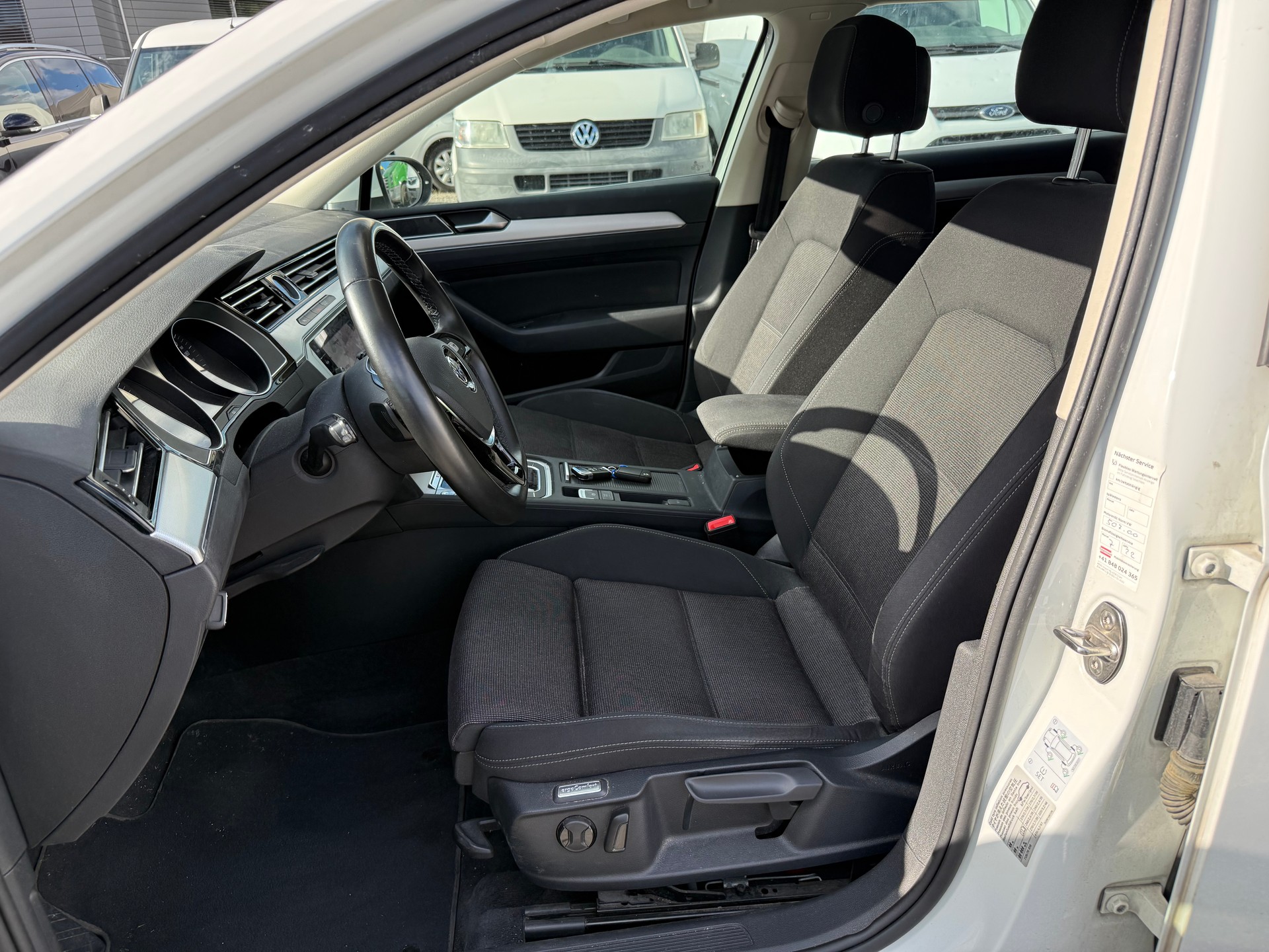 VW Passat Variant 2.0 TDI BMT Family DSG 4Motion-image-10