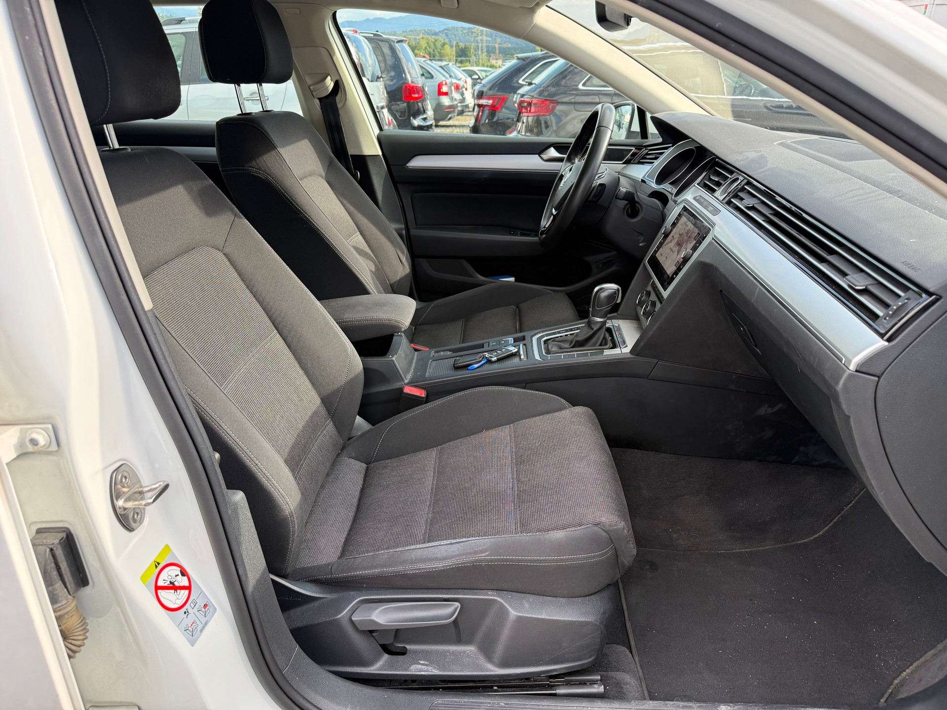 VW Passat Variant 2.0 TDI BMT Family DSG 4Motion-image-6