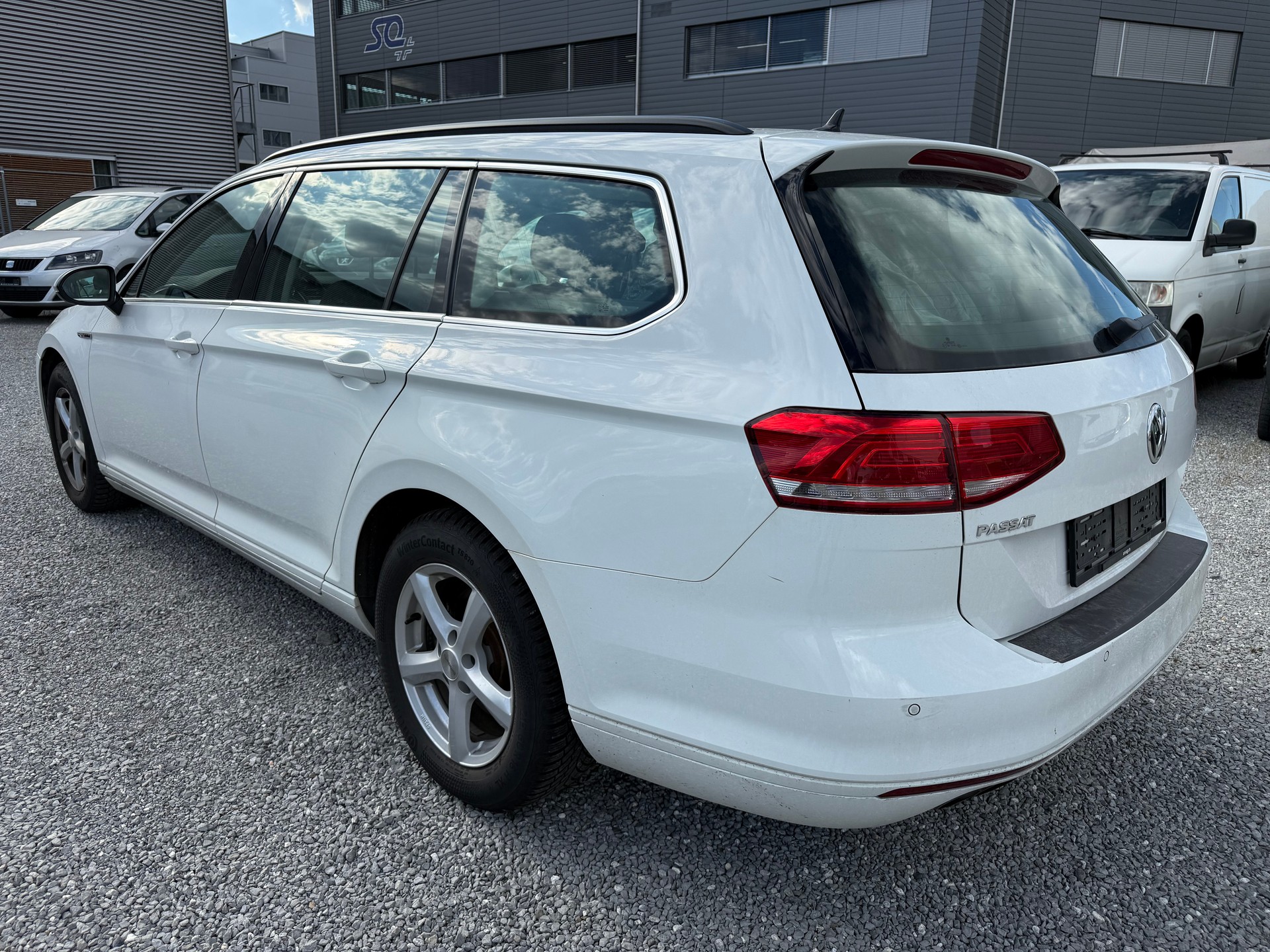 VW Passat Variant 2.0 TDI BMT Family DSG 4Motion-image-2