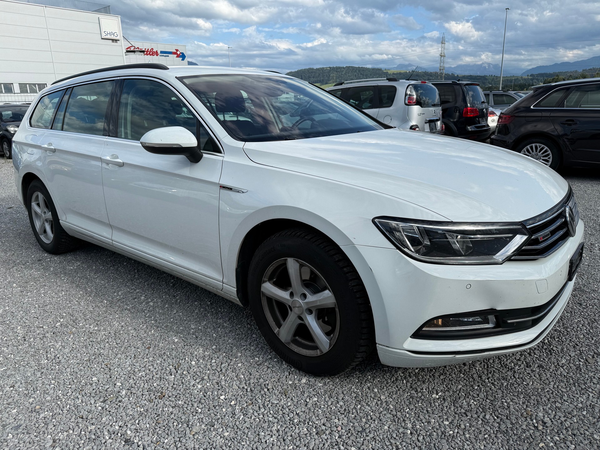 VW Passat Variant 2.0 TDI BMT Family DSG 4Motion-image-5