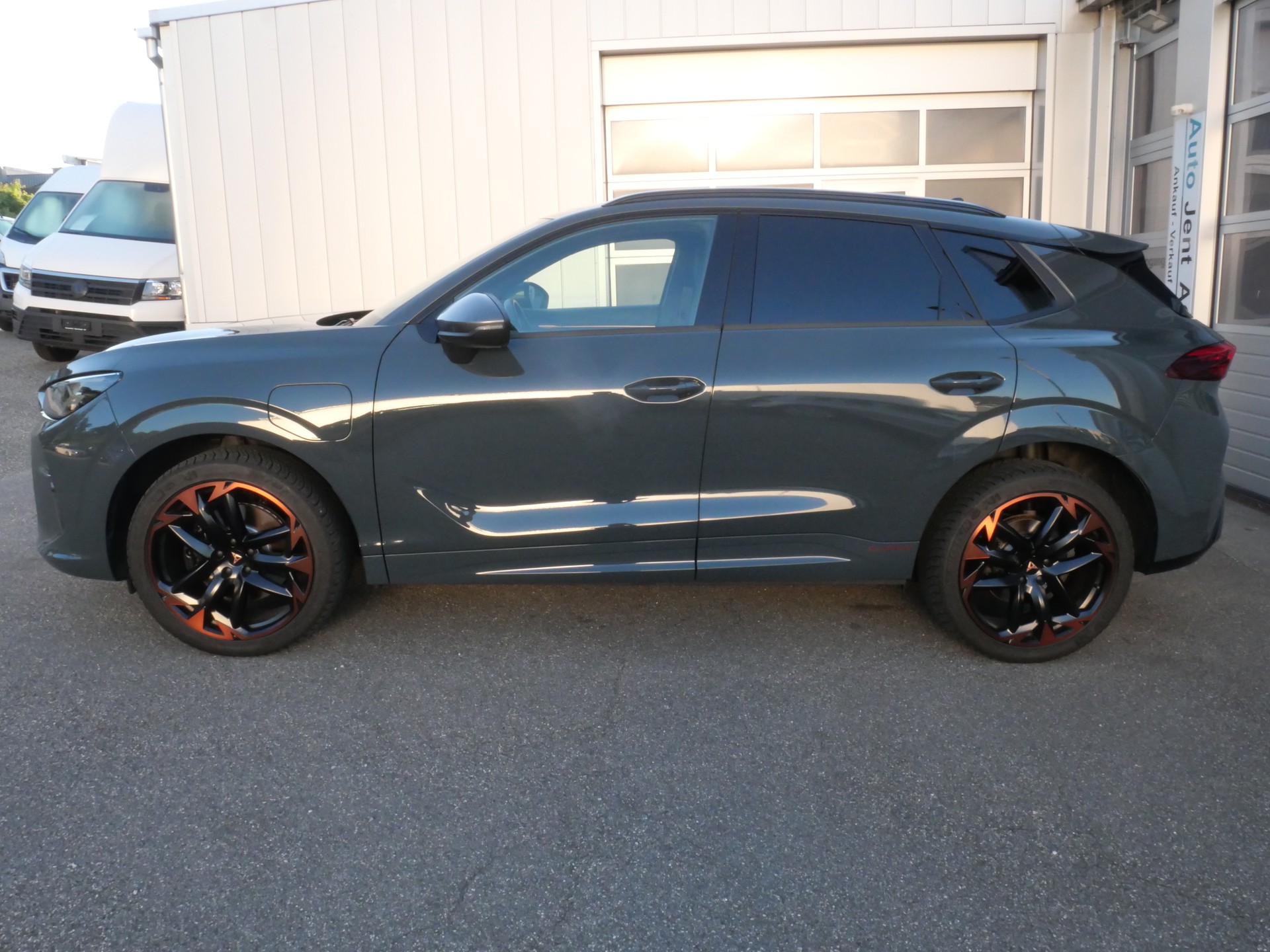 CUPRA Terramar 1.5 eHybrid DSG VZ *CH-Auslieferung, AHK schwenkbar*-image-1