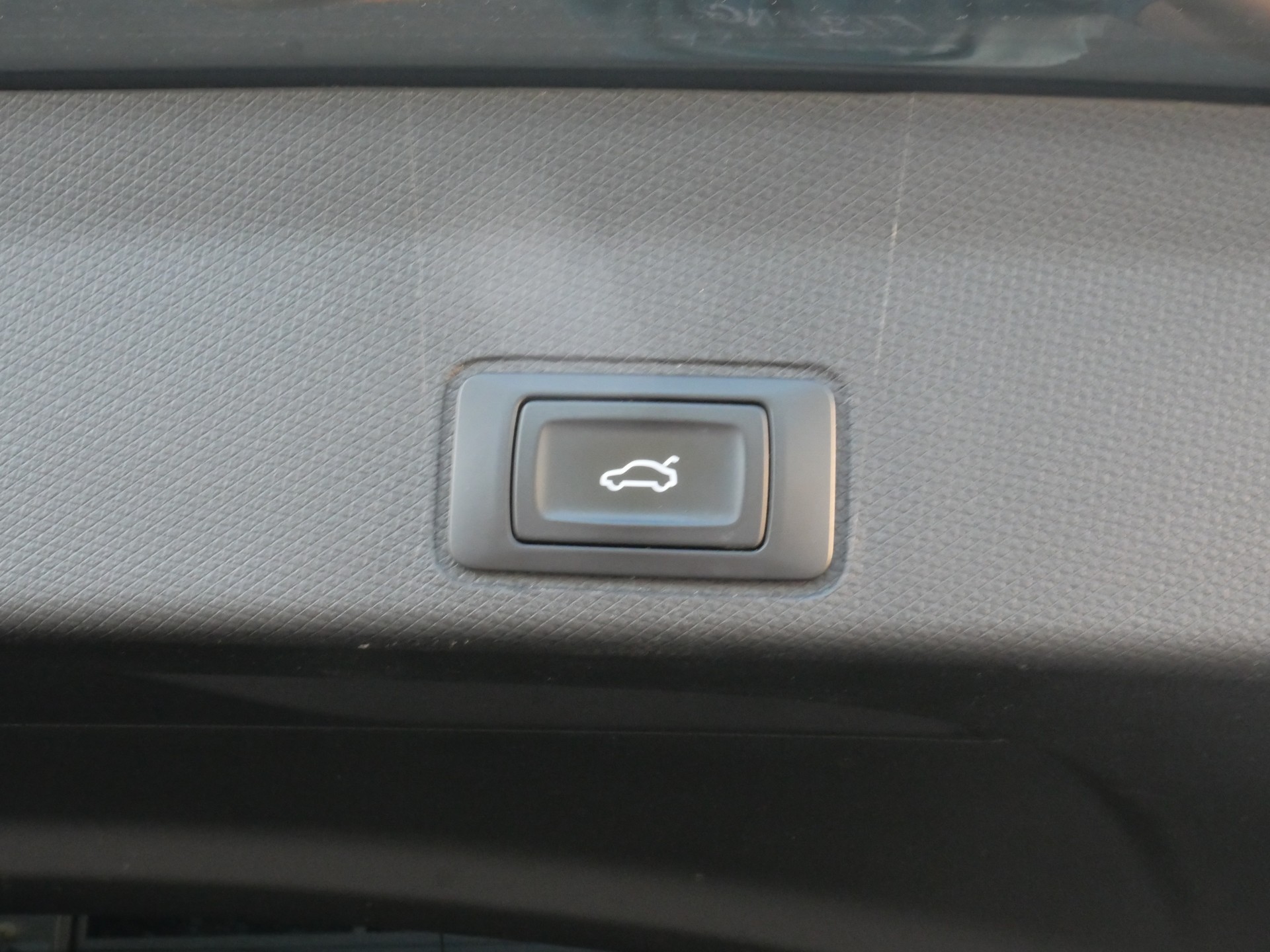 CUPRA Terramar 1.5 eHybrid DSG VZ *CH-Auslieferung, AHK schwenkbar*-image-7