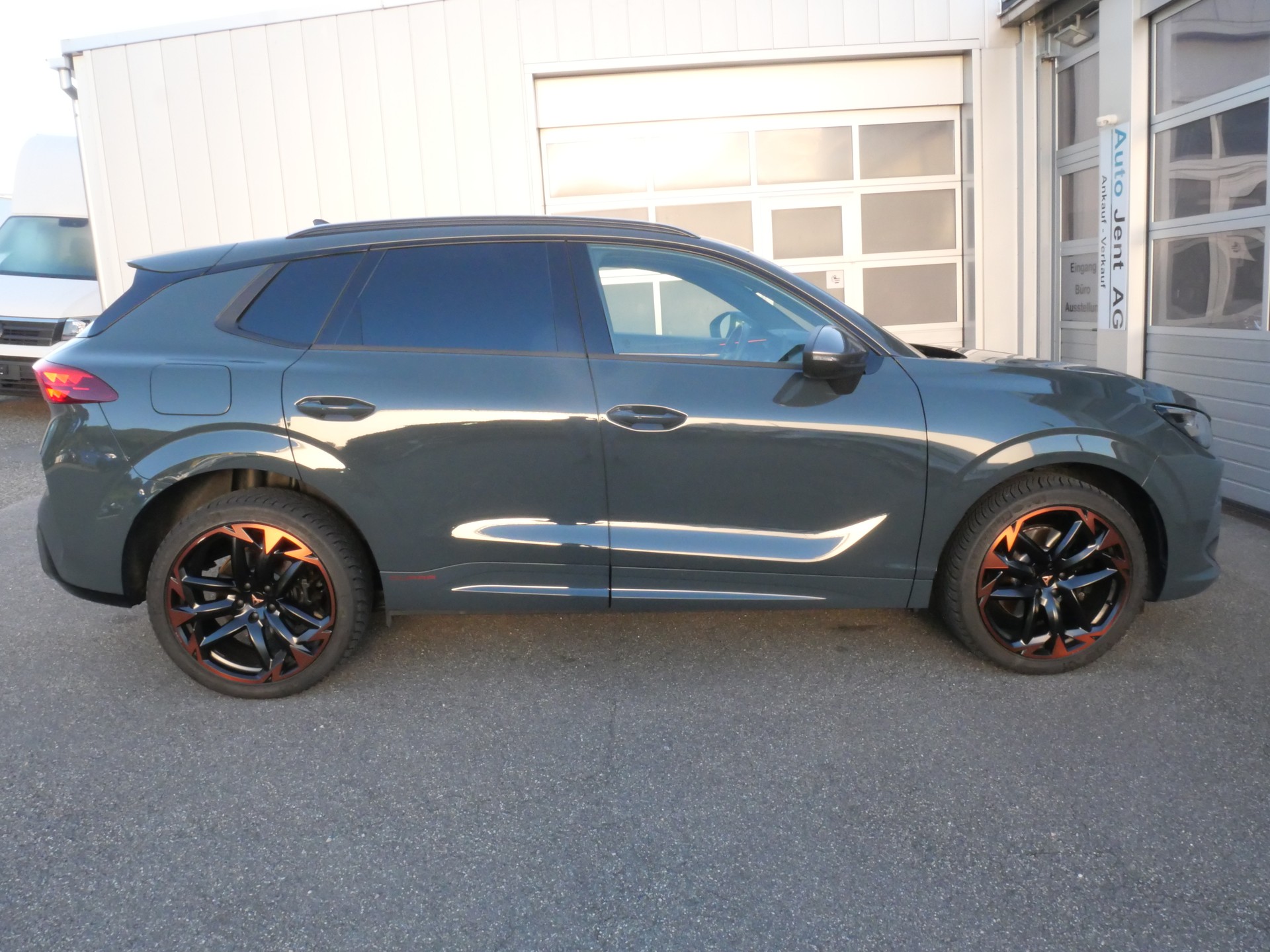 CUPRA Terramar 1.5 eHybrid DSG VZ *CH-Auslieferung, AHK schwenkbar*-image-4