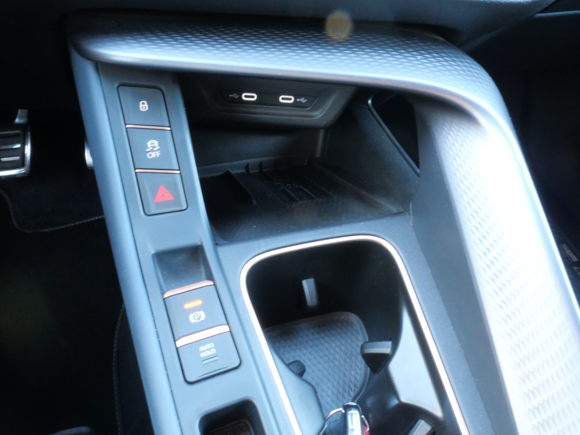 CUPRA Terramar 1.5 eHybrid DSG VZ *CH-Auslieferung, AHK schwenkbar*-image-14
