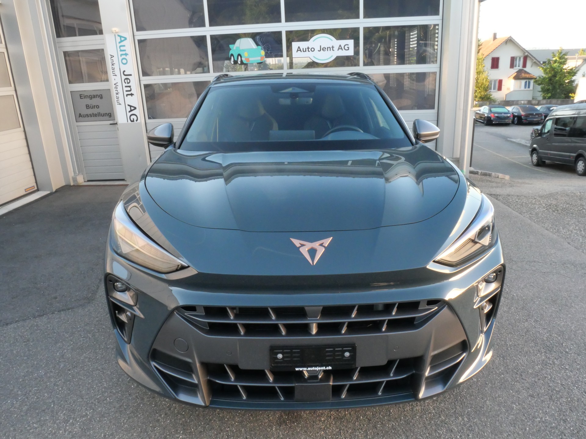 CUPRA Terramar 1.5 eHybrid DSG VZ *CH-Auslieferung, AHK schwenkbar*-image-2