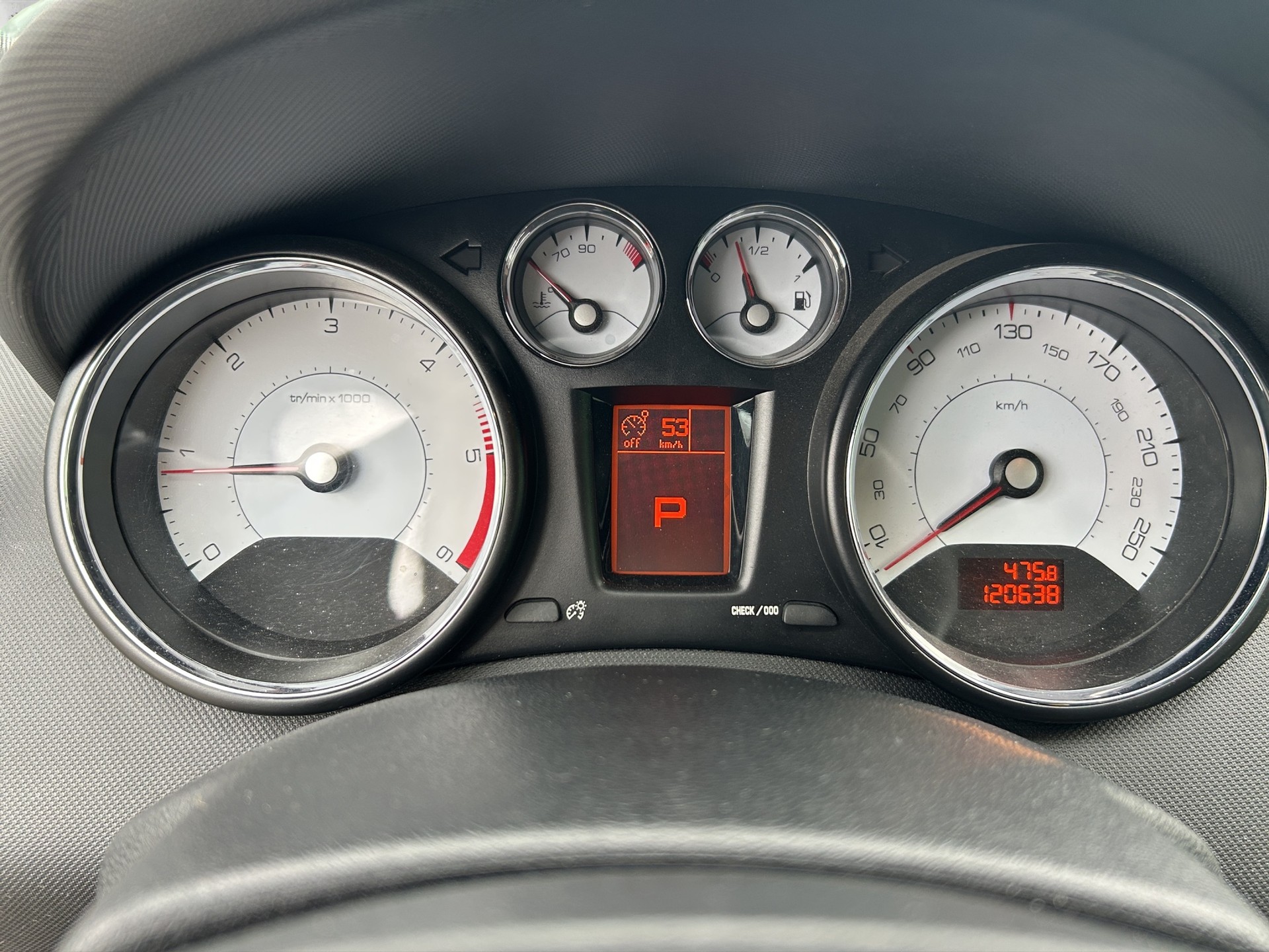 PEUGEOT 308 SW 2.0 HDI Sport Pack Automatic-image-12