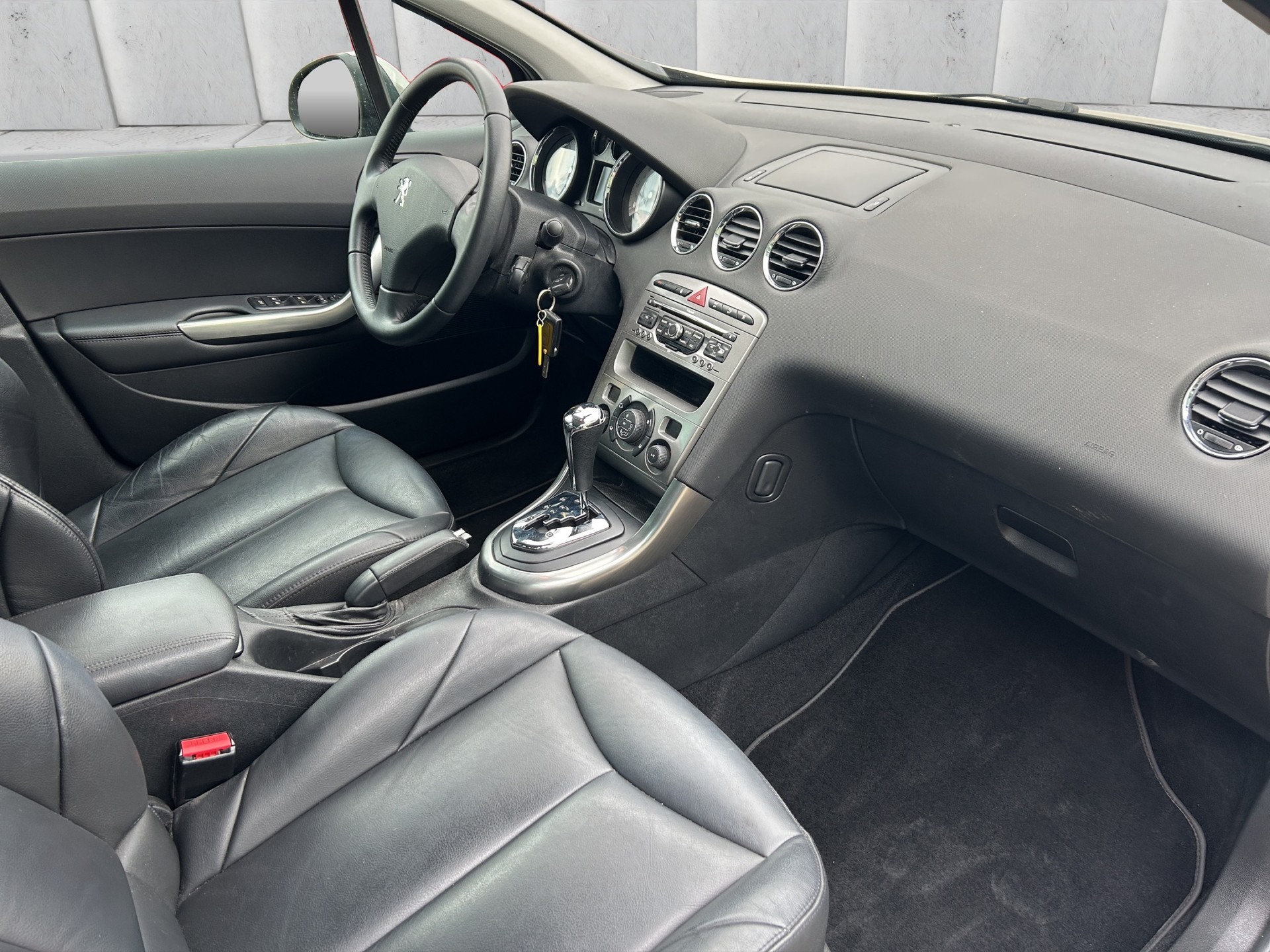 PEUGEOT 308 SW 2.0 HDI Sport Pack Automatic-image-9