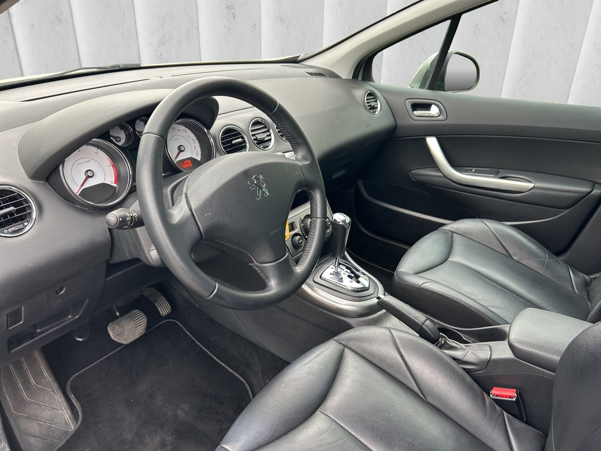 PEUGEOT 308 SW 2.0 HDI Sport Pack Automatic-image-8