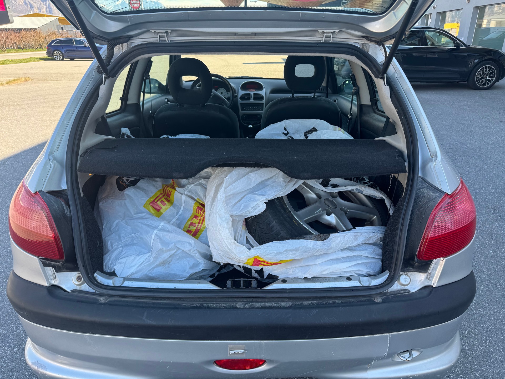 PEUGEOT 206 1.6 16V (XT) Premium-image-9