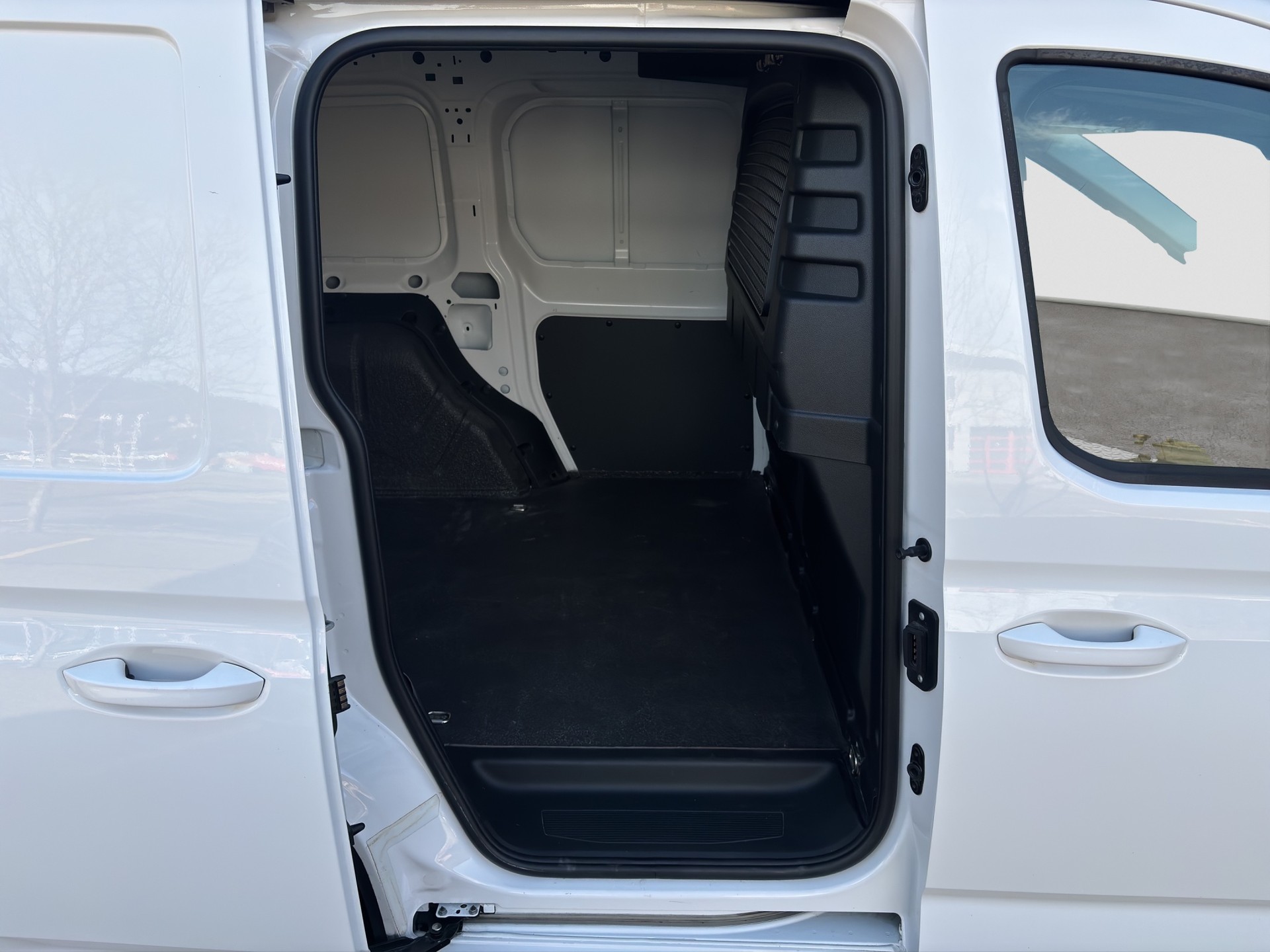 VW Caddy Cargo 2.0TDI Entry-image-9