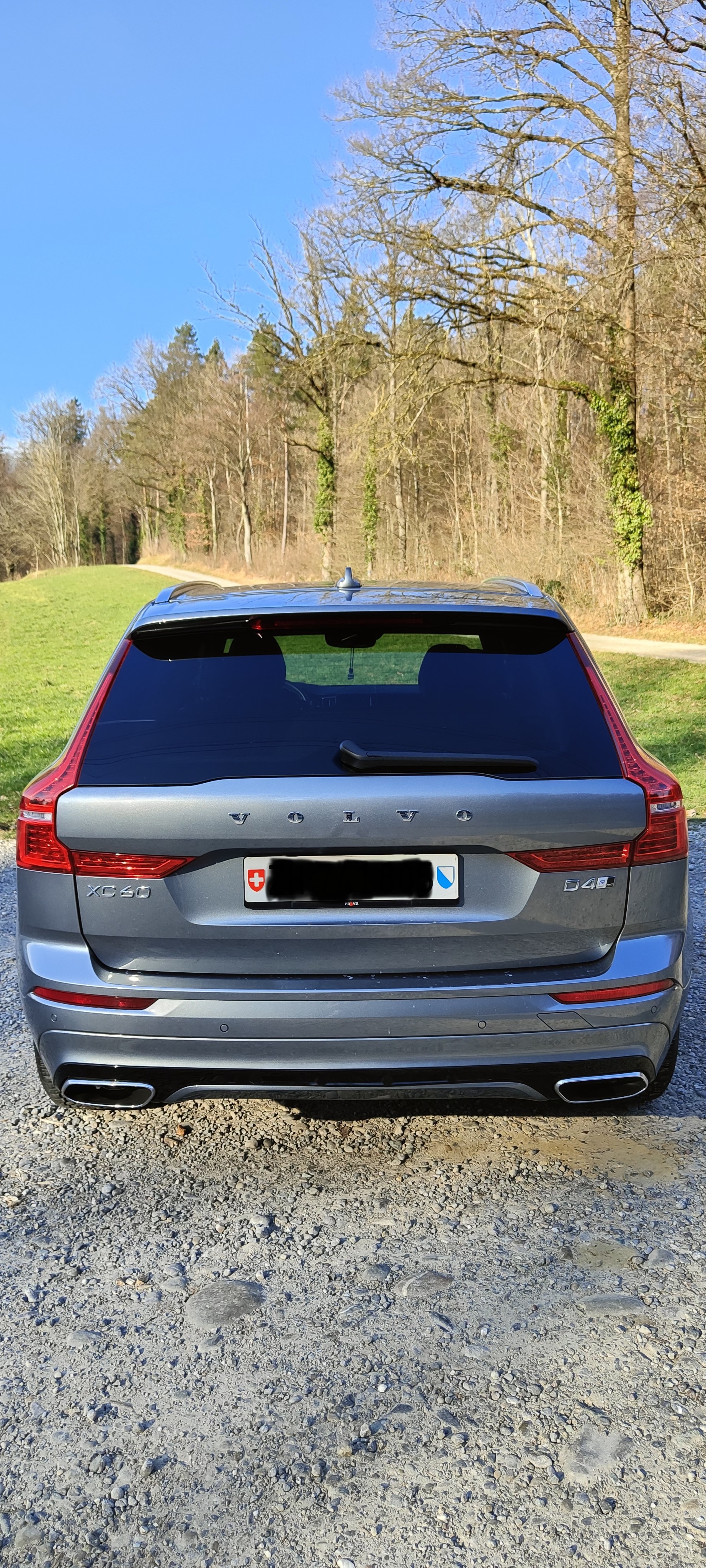 VOLVO XC60 2.0 D4 R-Design AWD-image-2