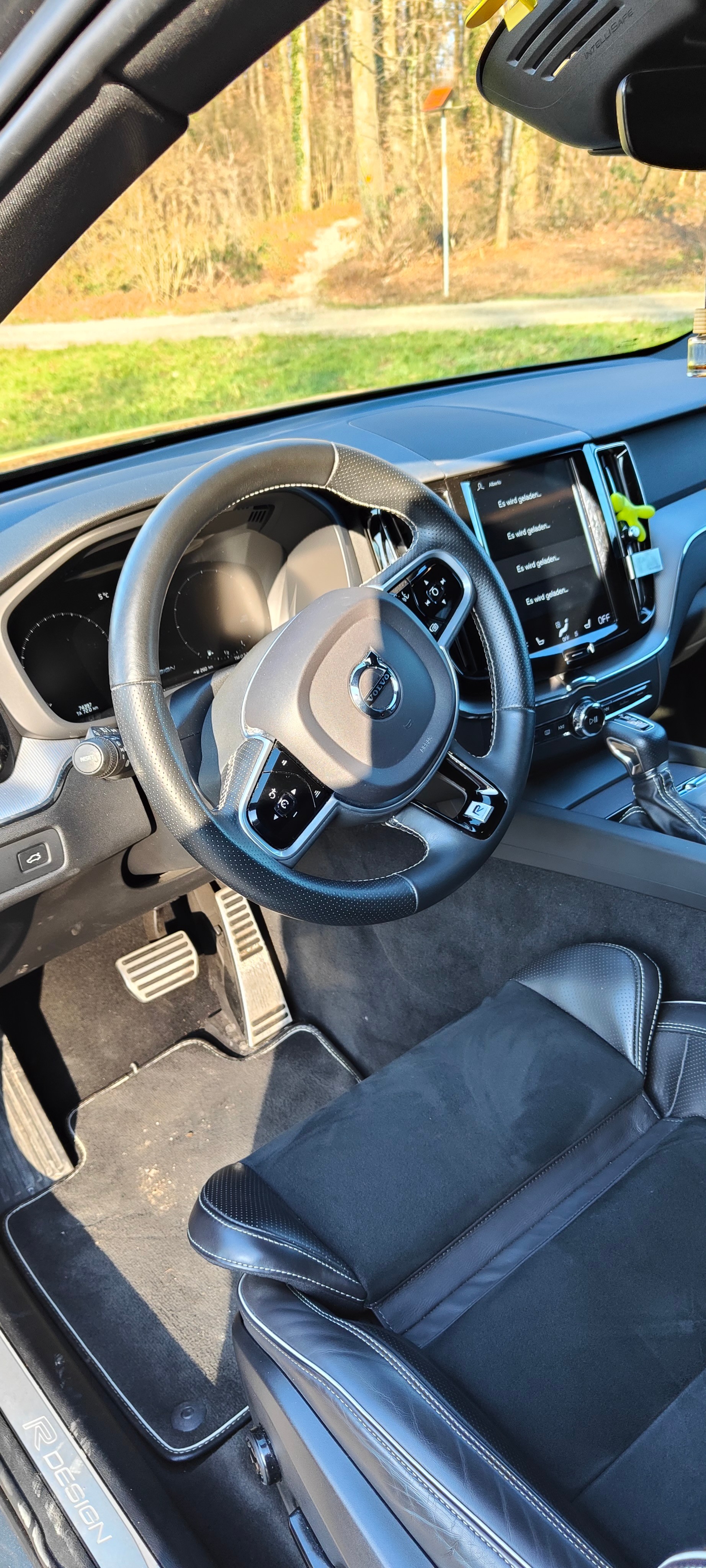 VOLVO XC60 2.0 D4 R-Design AWD-image-6