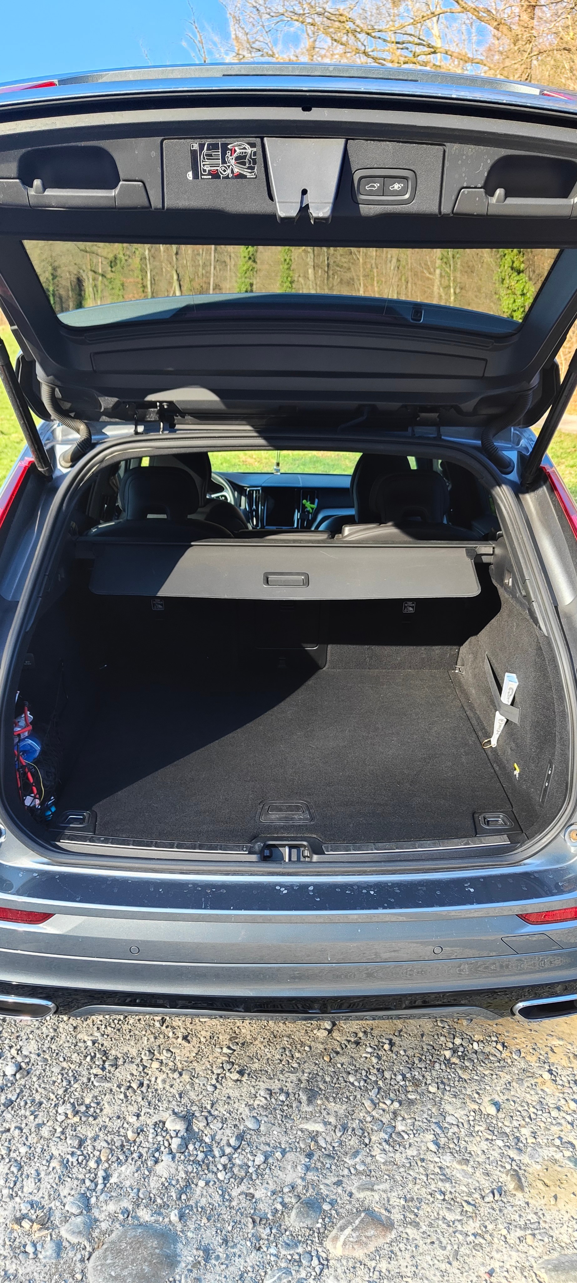 VOLVO XC60 2.0 D4 R-Design AWD-image-4