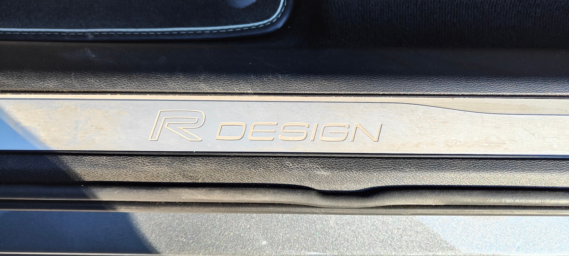 VOLVO XC60 2.0 D4 R-Design AWD-image-9