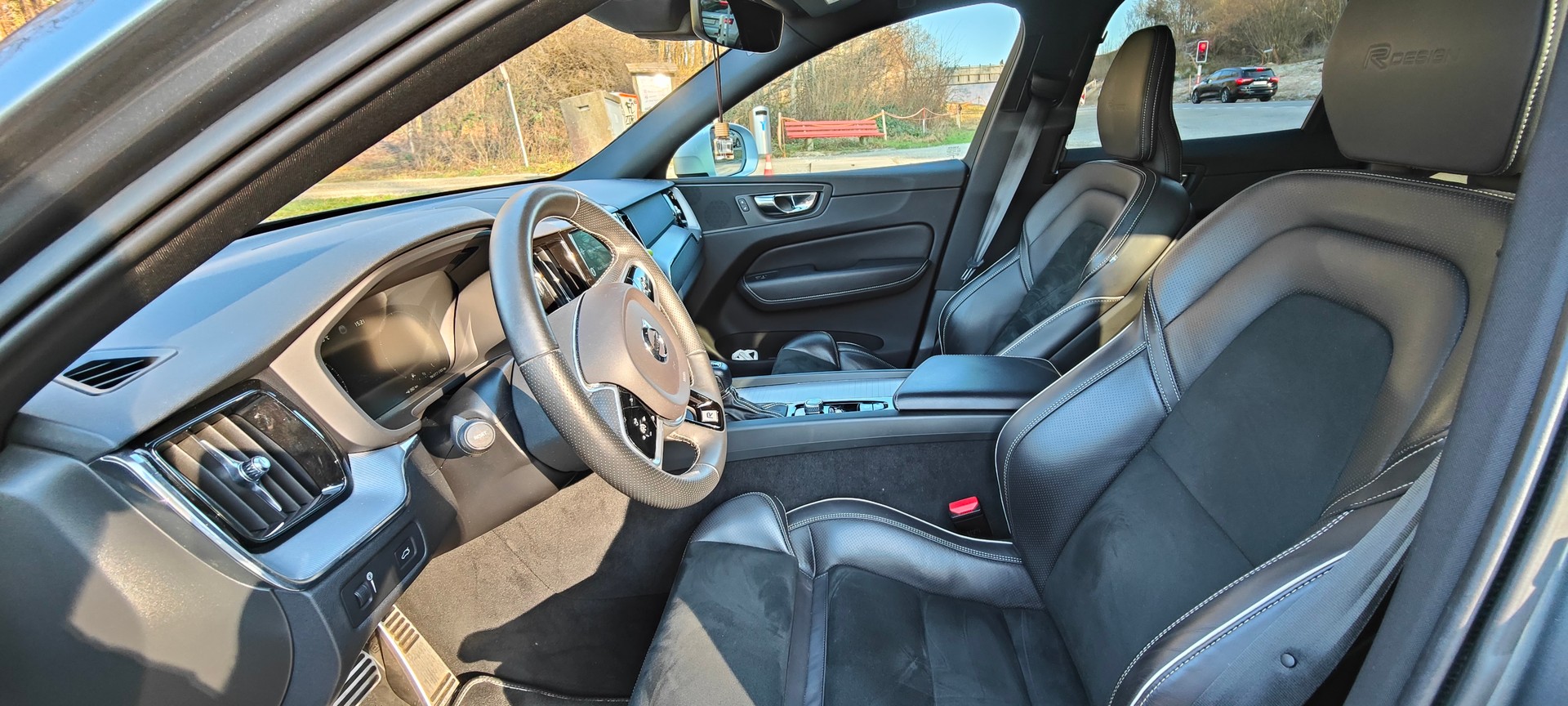 VOLVO XC60 2.0 D4 R-Design AWD-image-7
