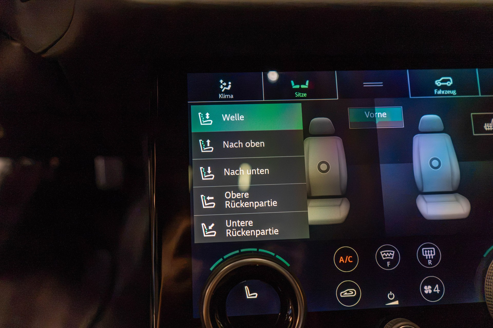 LAND ROVER Range Rover Velar 3.0 V6 R-Dynamic HSE-image-12