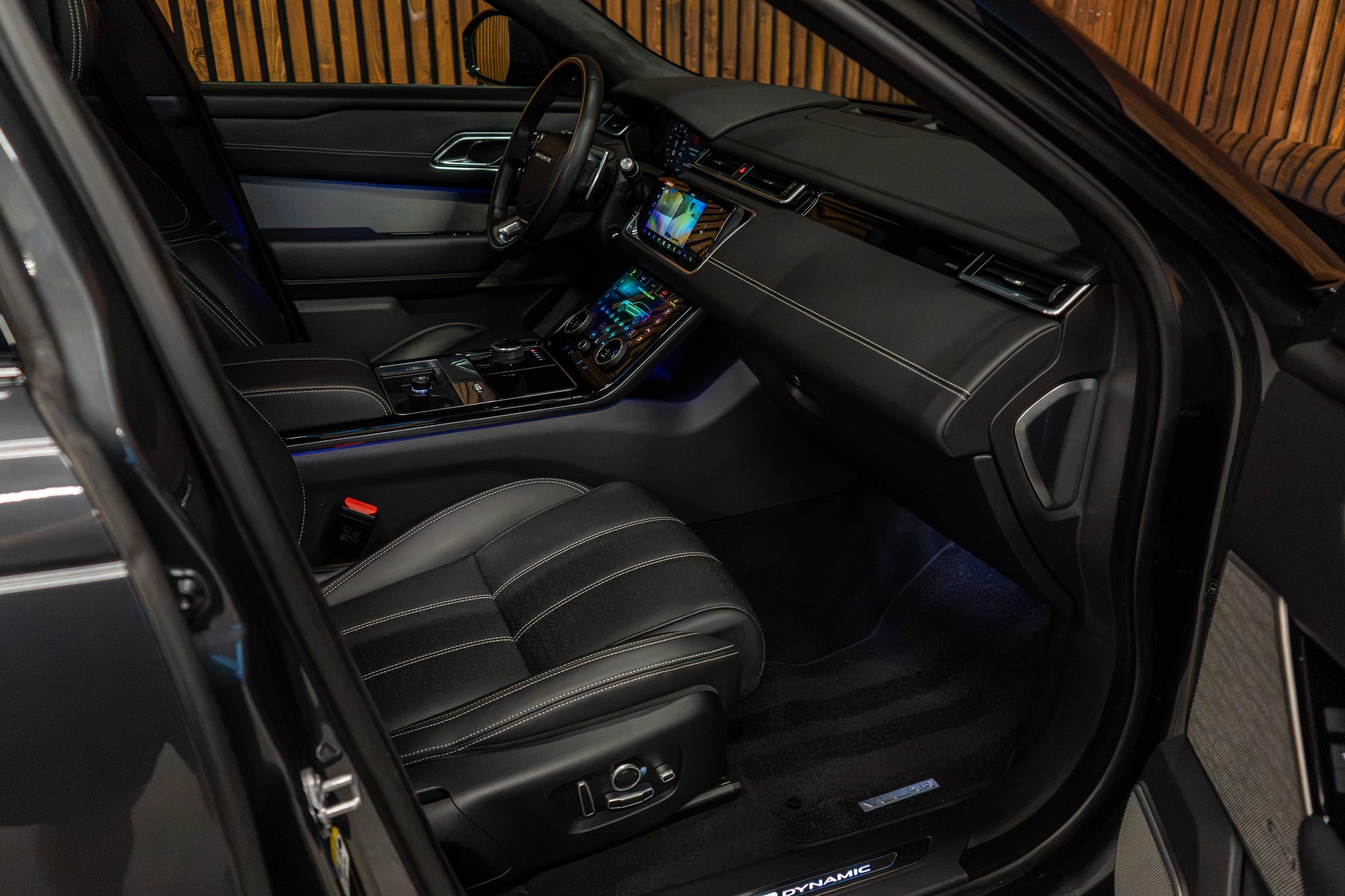 LAND ROVER Range Rover Velar 3.0 V6 R-Dynamic HSE-image-7